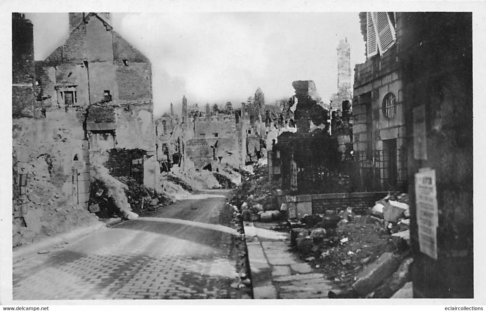 Vire         14       Guerre 39/45    Bombardement .  Rue Chaussée        N° 21    (voir Scan) - Vire