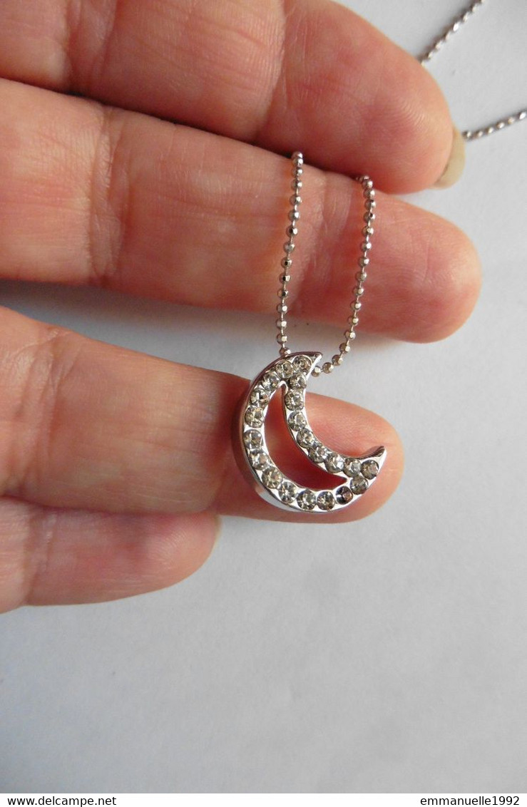 Neuf - Collier Chaîne Ras De Cou Argentée Et Pendentif Croissant De Lune En Strass Fantaisie - Kettingen