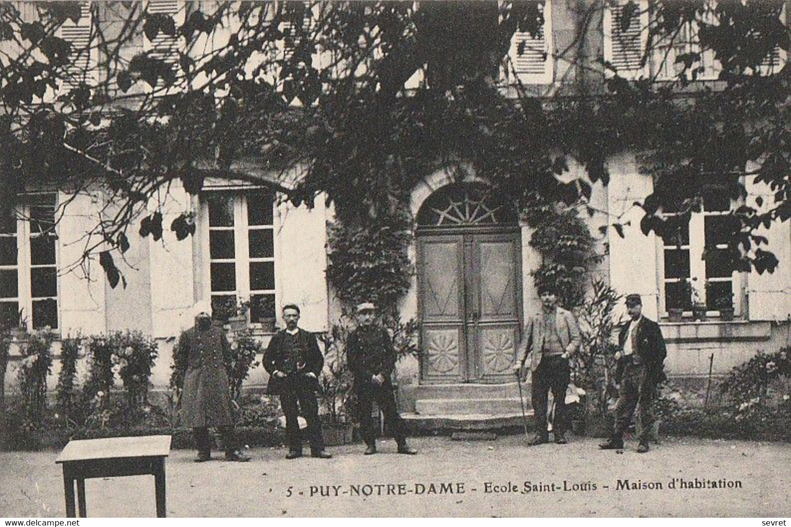 LE PUY NOTRE DAME. - Ecole Saint-Louis - Maison D'habitation - Other & Unclassified