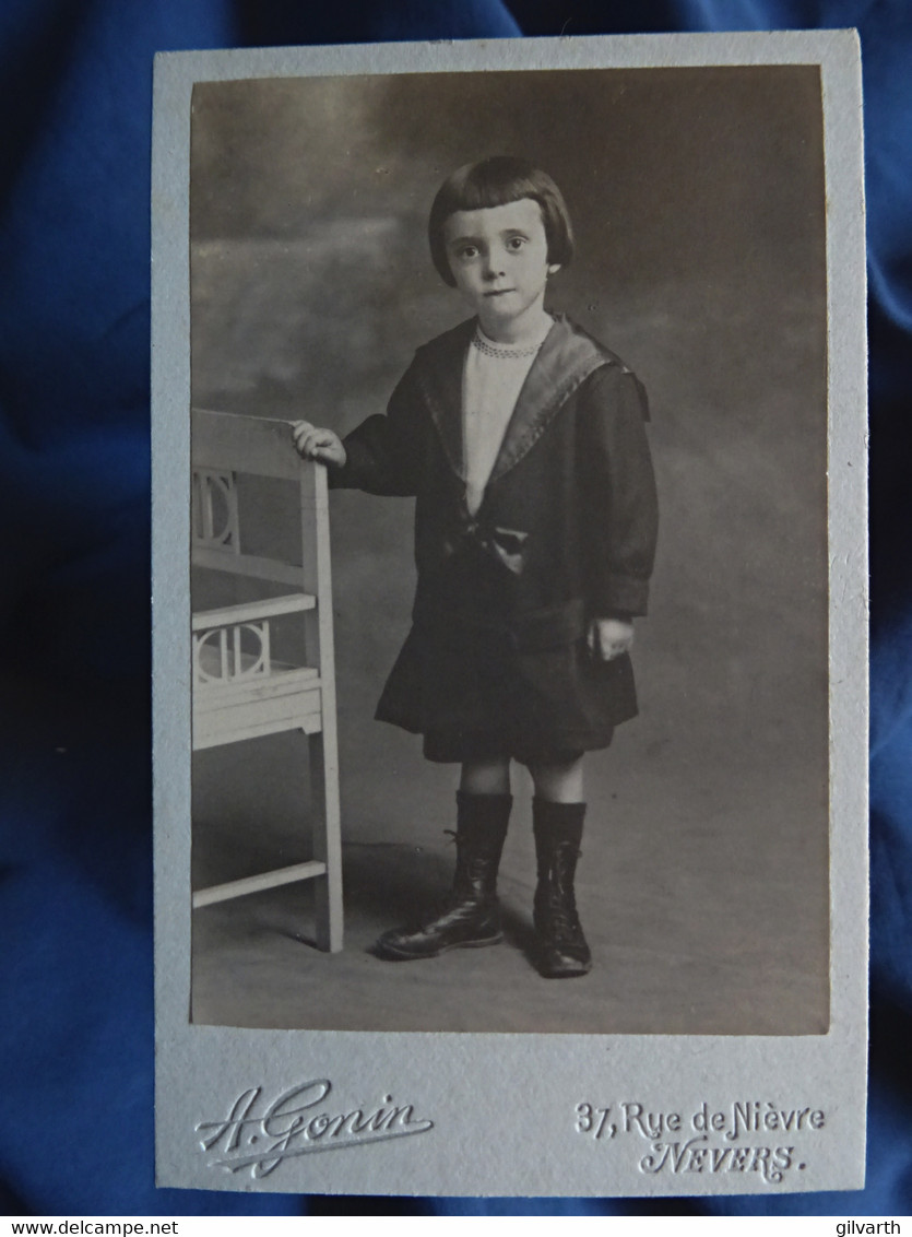 Photo CDV Gonin à Nevers  Jeune Enfant Brun En Robe à Col Marin  Coupe Cheveux Au "Bol"  CA 1900-10 - L604J - Anonieme Personen