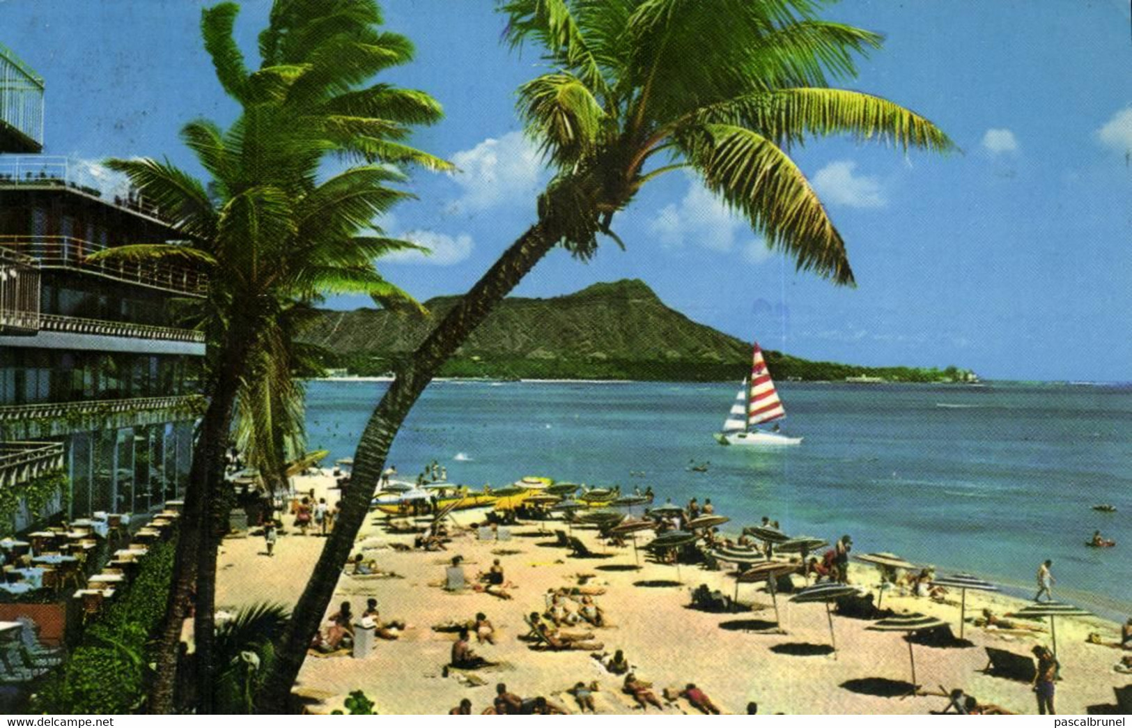 HONOLULU - VIEW OF DIAMOND HEAD FROM WAIKIKI BEACH - Honolulu