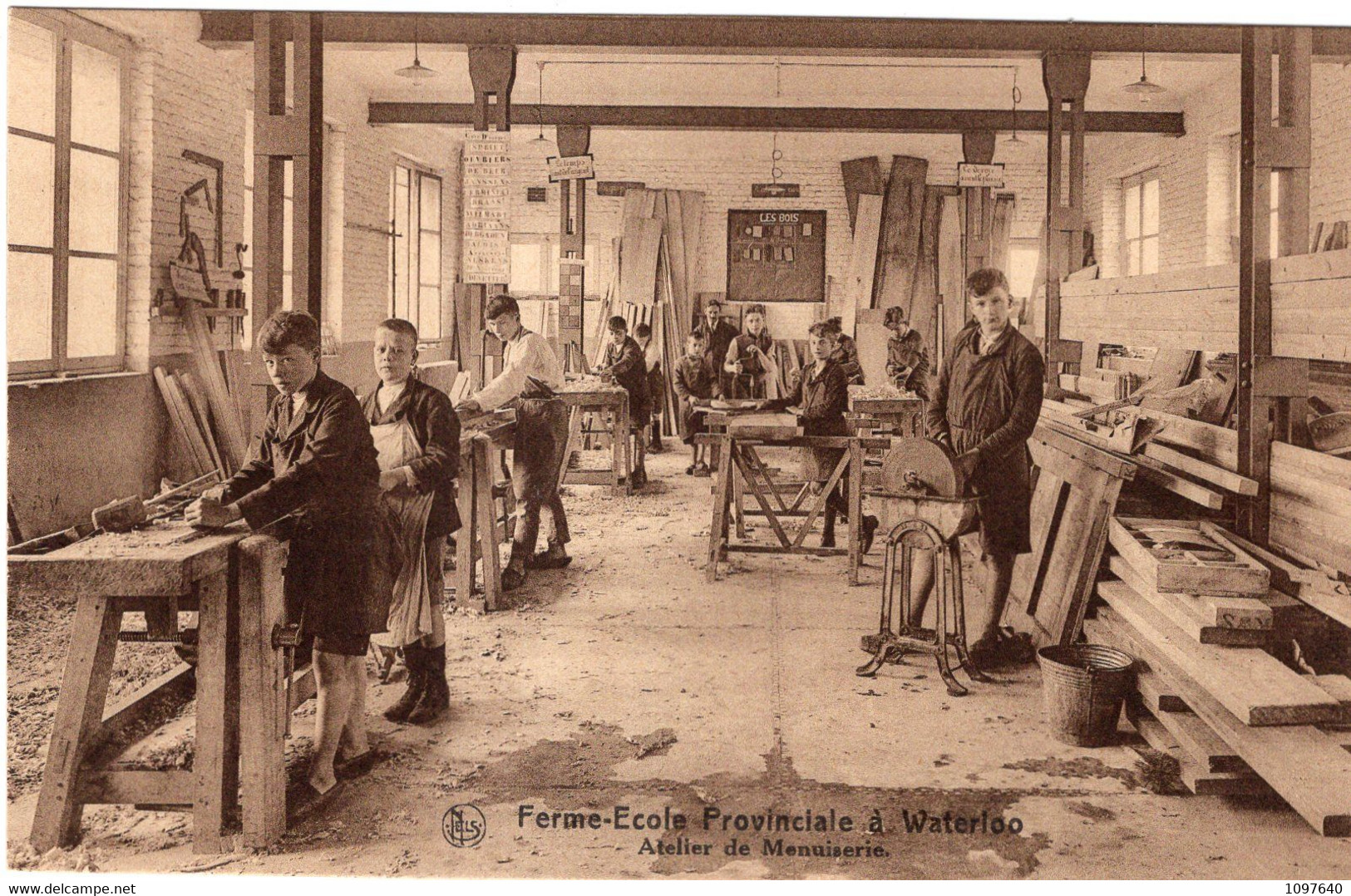 FERME ECOLE PROVINCIALE A WATERLOO . ATELIER DE MENUISERIE - Westerlo