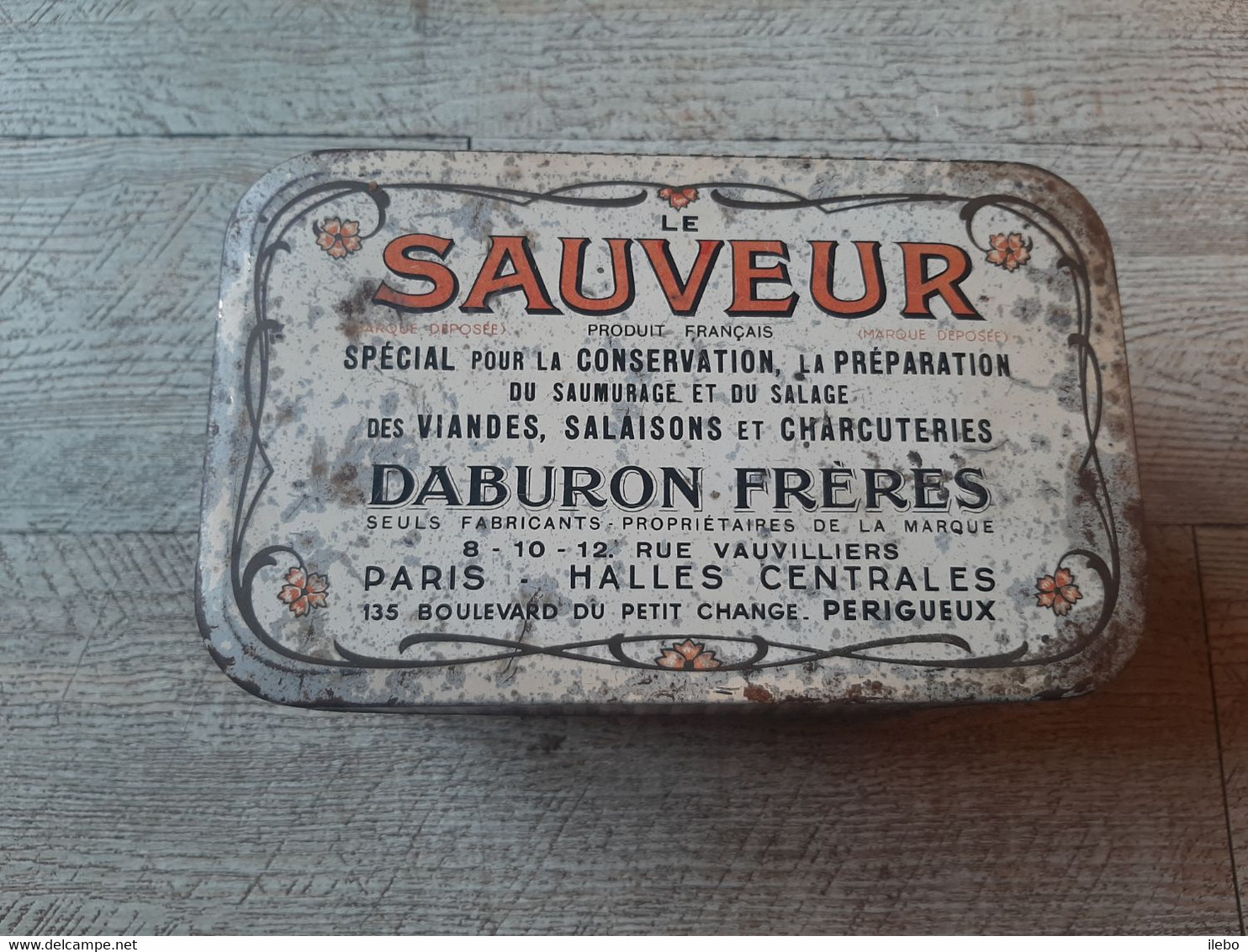 Boîte Ancienne En Tôle Le Sauveur Daburon Spécial Pour La Conservation Préparation Du Saumurage Salage Charcuterie - Boîtes