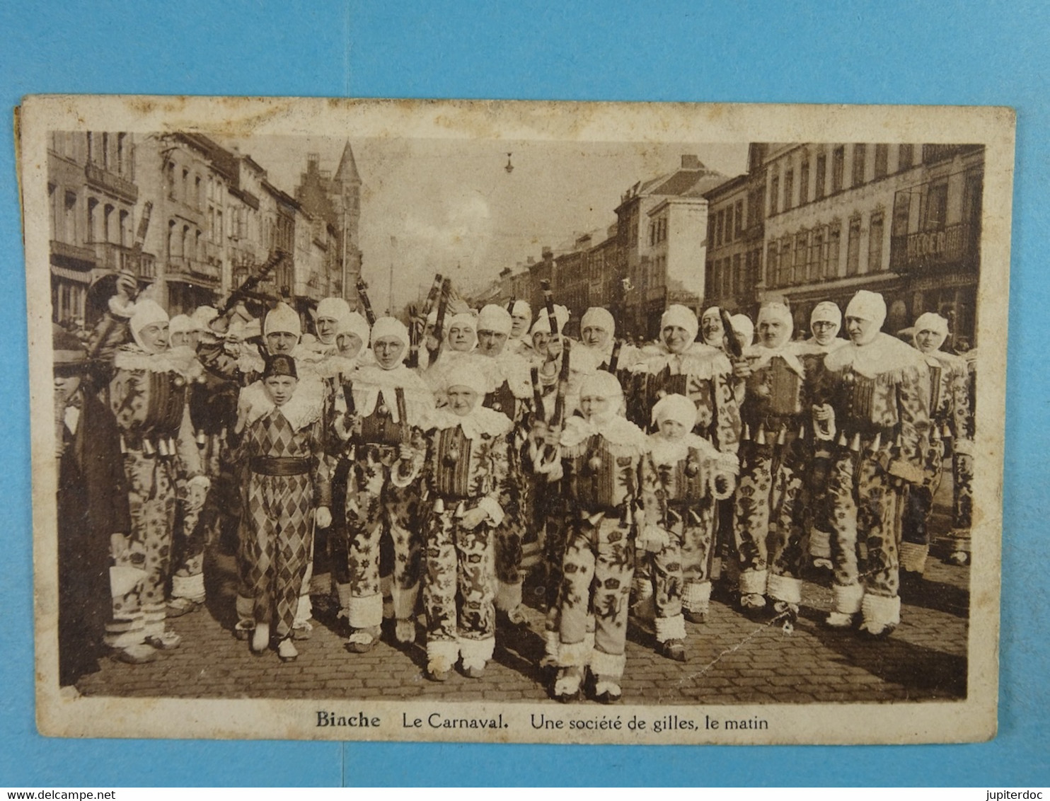 Binche Le Carnaval Une Société De Gilles, Le Matin - Binche