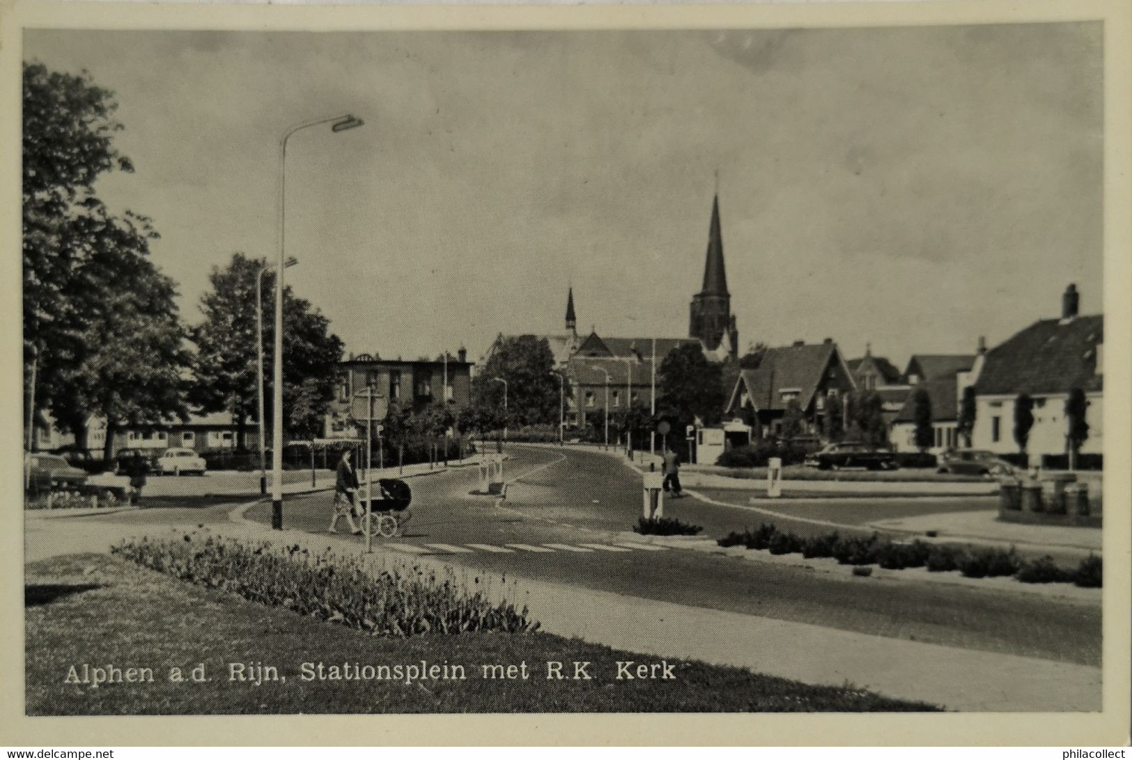 Alphen A/d Rijn // Stationsplein Met RK Kerk 19?? - Alphen A/d Rijn