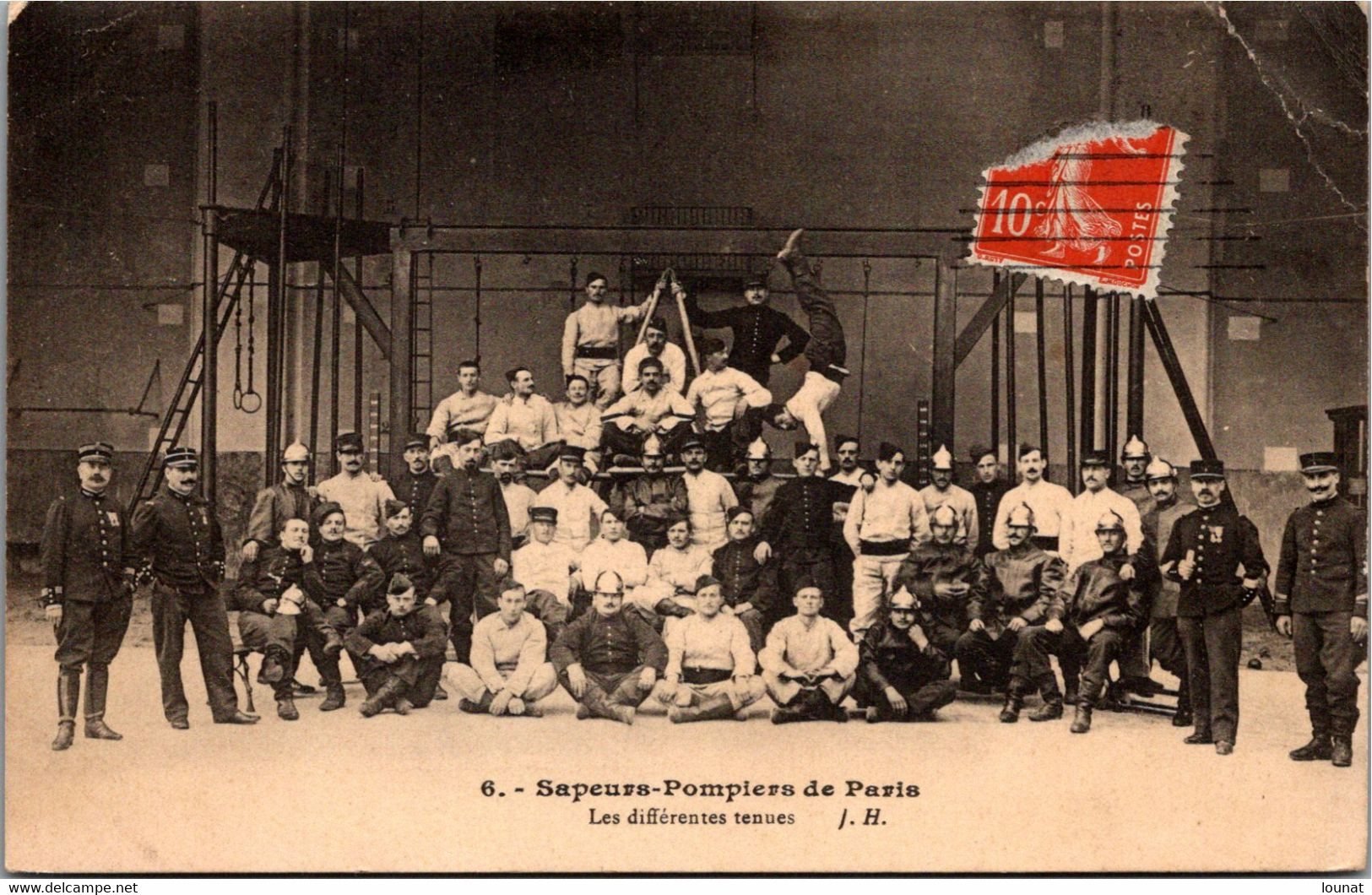 SAPEURS POMPIERS De Paris - Les Différentes Tenues (pli Coin Droit) - Firemen