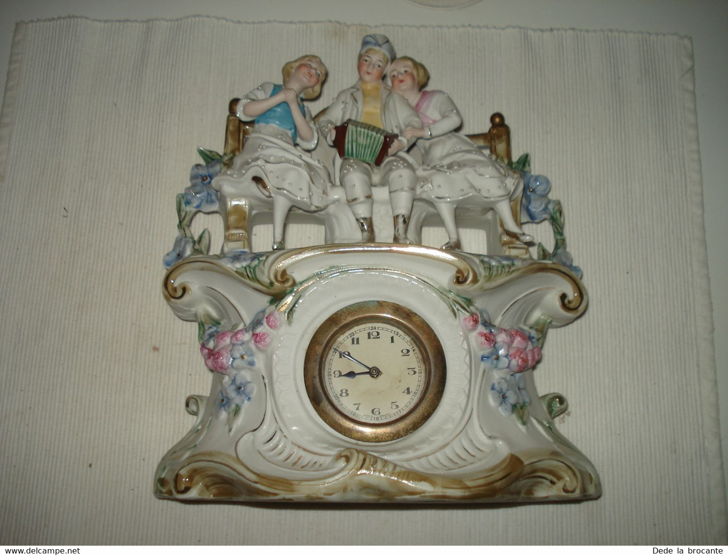 O1 / Horloge Cartel Céramique Porcelaine / Faïence  Marquée En Creux Allemagne 4111 Germany - Relojes