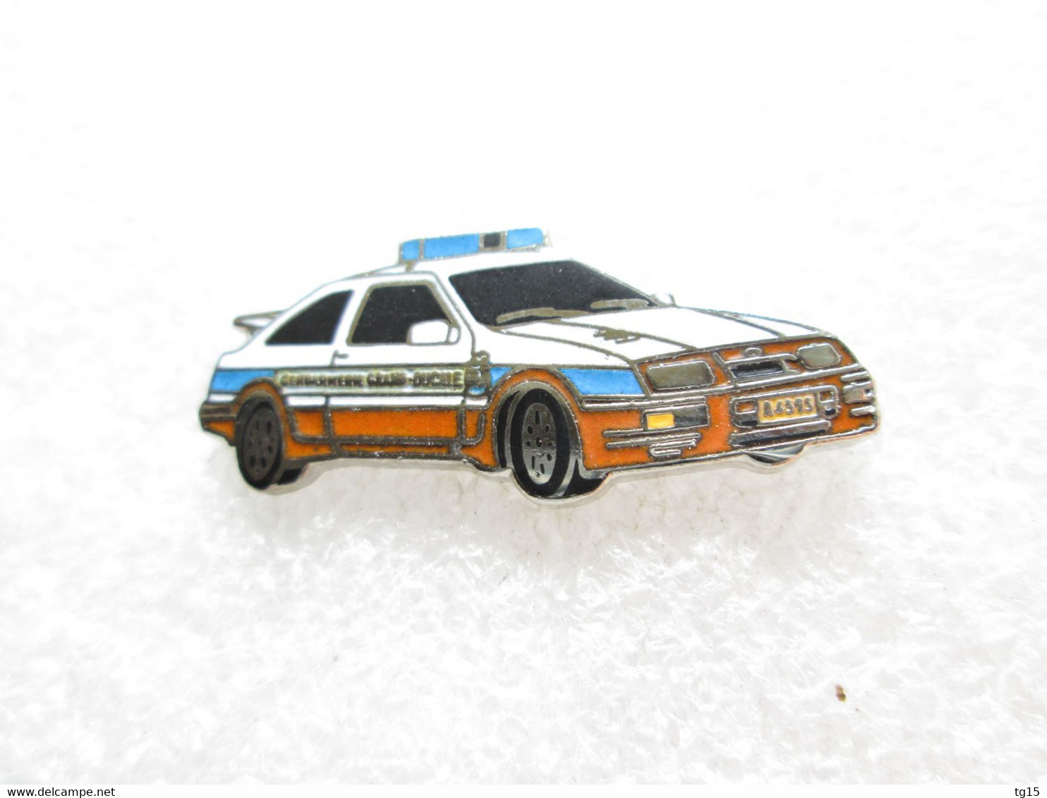 PIN'S    FORD  SIERRA  RS  COSWORTH    GENDARMERIE  LUXEMBOURG  Email Grand Feu  DEHA - Ford