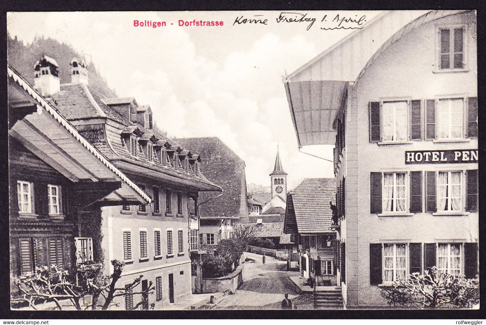 1910 Mit Bahn Gelaufene AK Aus Boltigen Dorfstrasse Mit Hotel. Blauer Kastenstempel WEISSENBACH - Boltigen