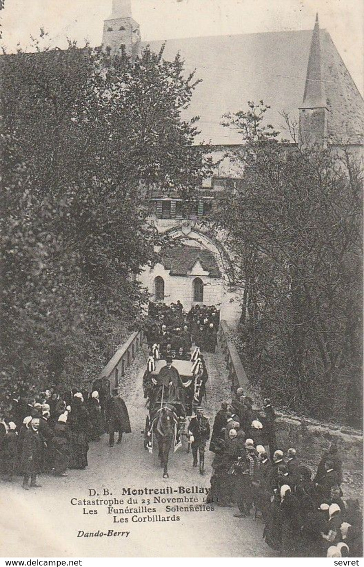 MONTREUIL -BELLAY. - CATASTROPHE Du 23 Novembre 1911. Les Funérailles Solennelles. Les Corbillards. Carte RARE - Montreuil Bellay