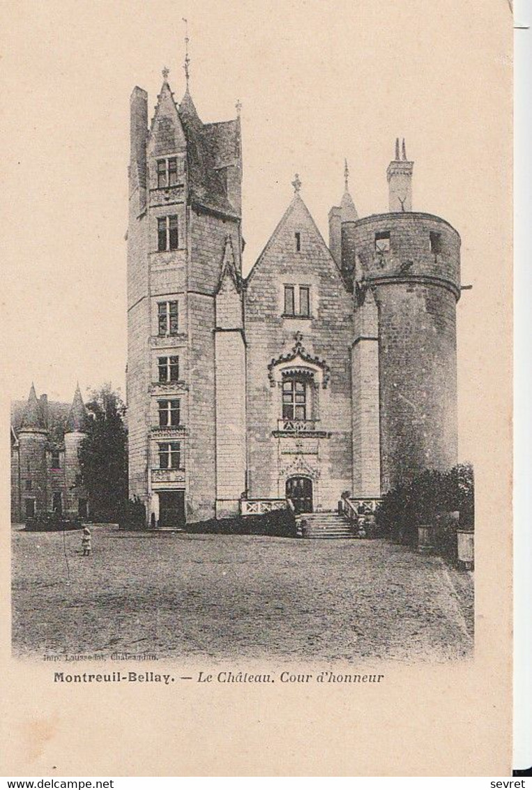 MONTREUIL BELLAY. -Le Château. Cour D'honneur -  Carte Précurseur - Montreuil Bellay