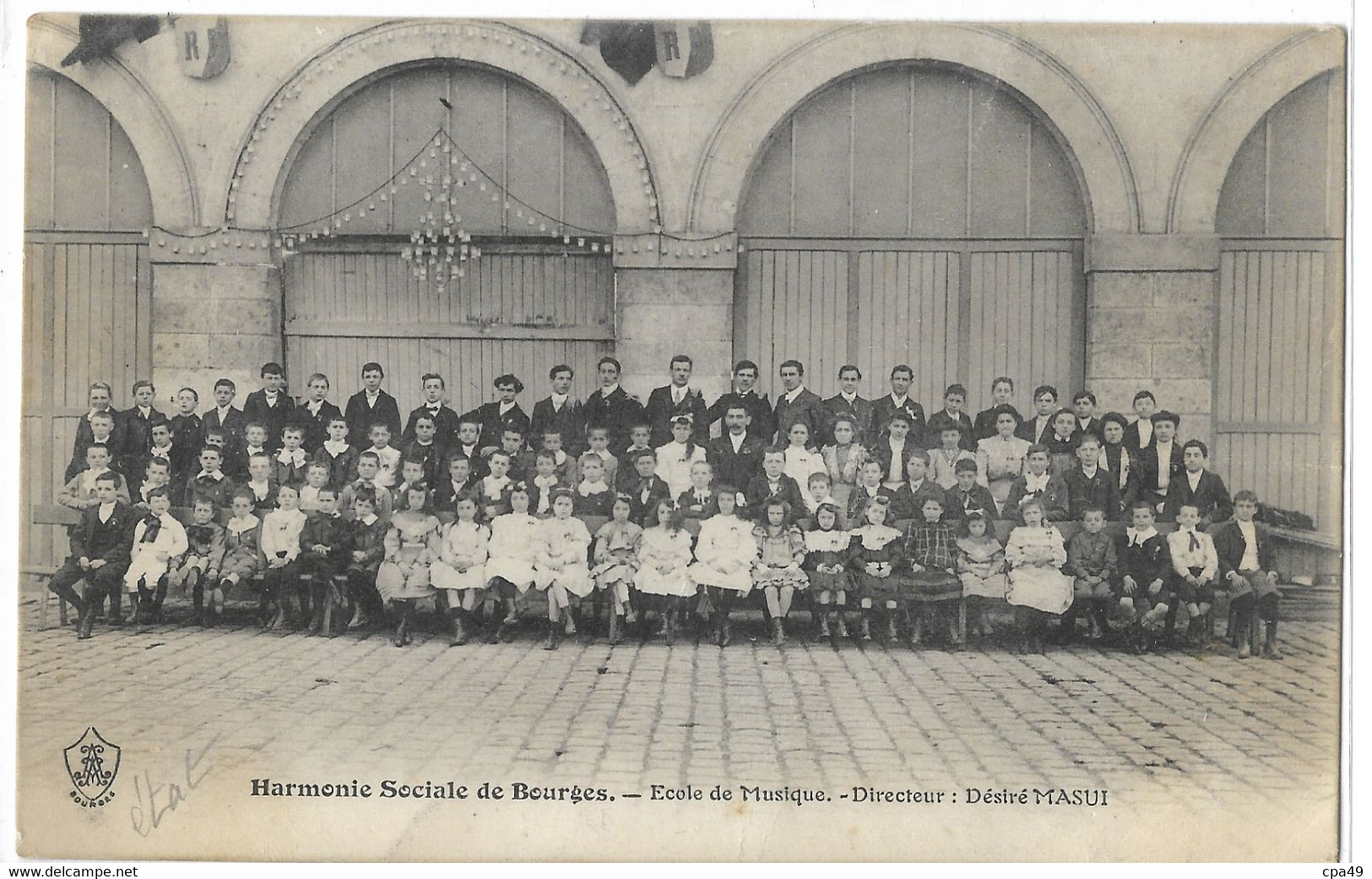 18 HARMONIE SOCIALE DE BOURGES ECOLE DE MUSIQUE DIRECTEUR DESIRE MASUI ( Léger Pli Au Centre ) - Bourges