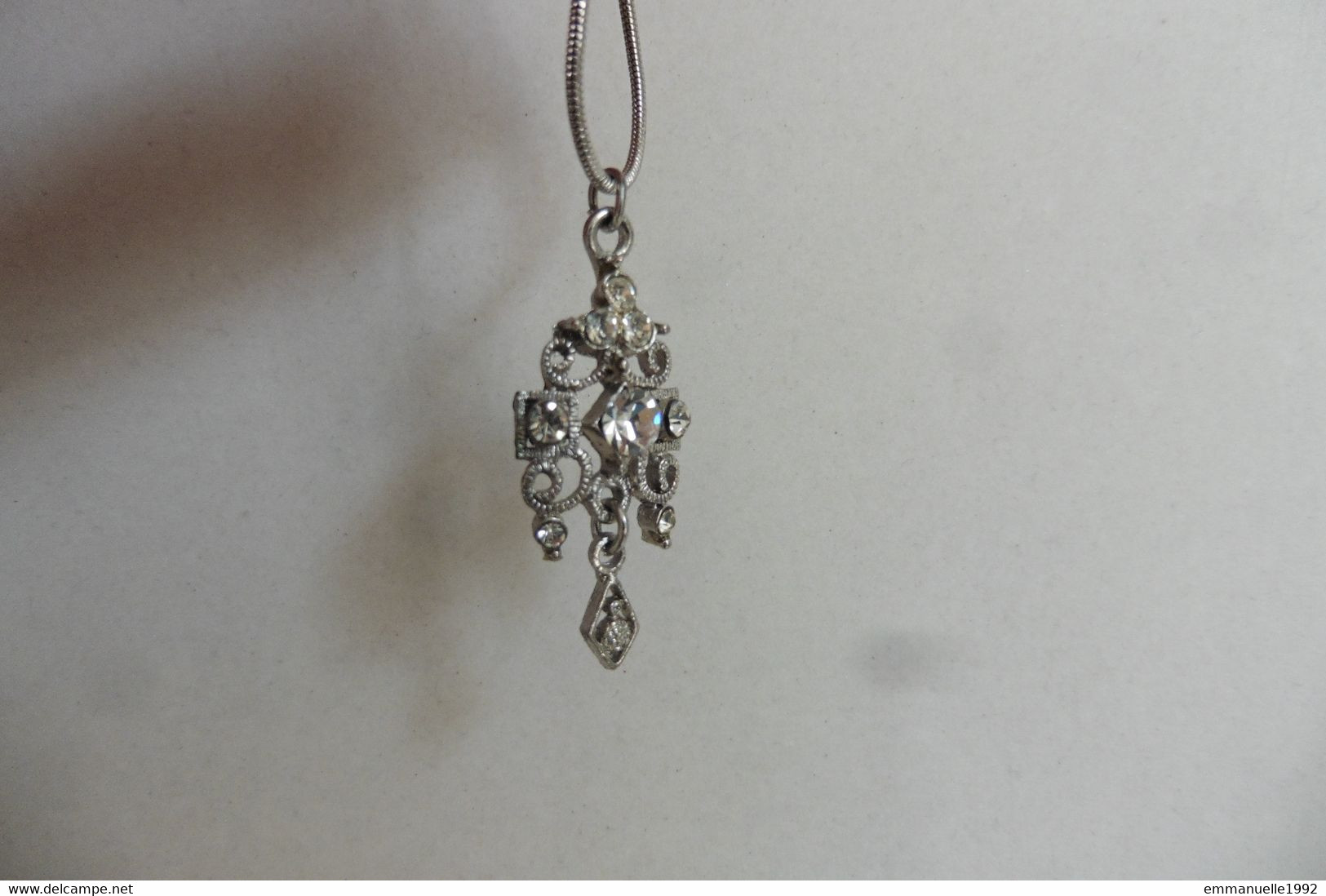 Neuf - Collier Chaîne Argentée Réglable Pendentif Style Art Nouveau Art Deco En Strass Transparent - Necklaces/Chains