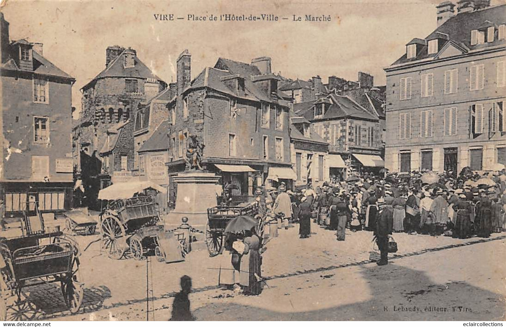 Vire         14          Place De L'Hôtel De Ville. Le Marché           (voir Scan) - Vire