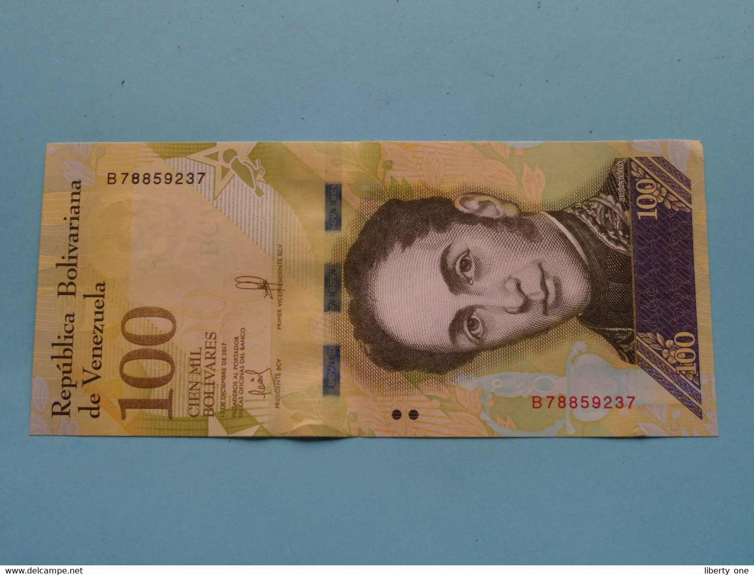 100 - Cien Bolivares 13-12-2017 > Republica Bolivariana De Venezuela ( For Grade, Please See Photo ) ! - Venezuela