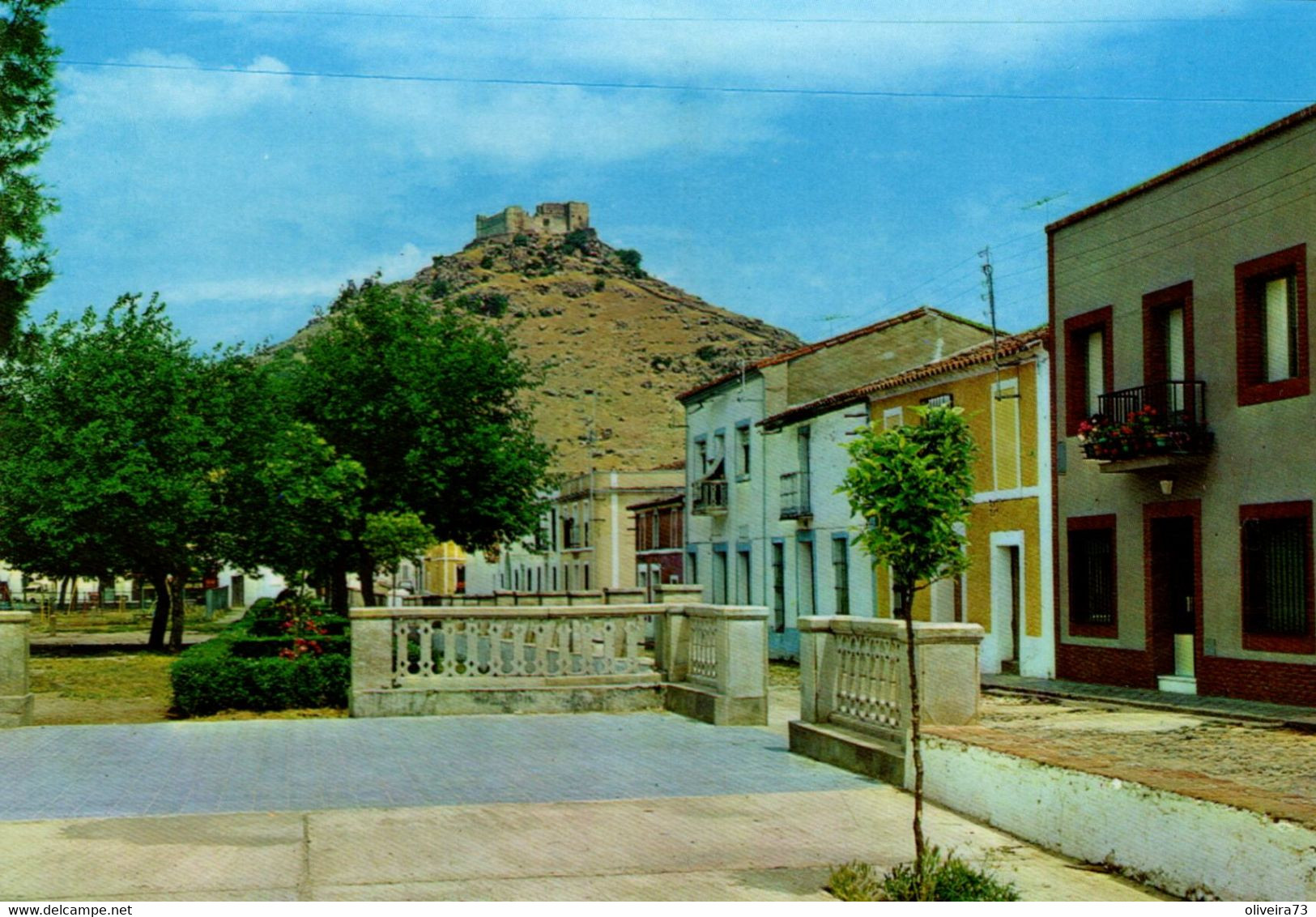 BURGUILLOS DEL CERRO (BADAJOZ) - Paseo Del Cristo, Al Fondo El Castilo - Badajoz