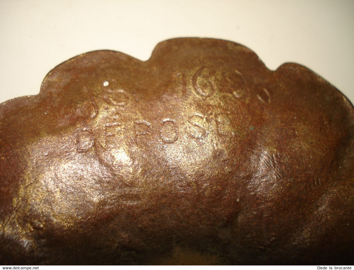O1 / Fronton De Meuble En Bronze Doré Louis XIV Gravé JS 1695  Décor Lauriers Finement Ciselé - Sonstige & Ohne Zuordnung
