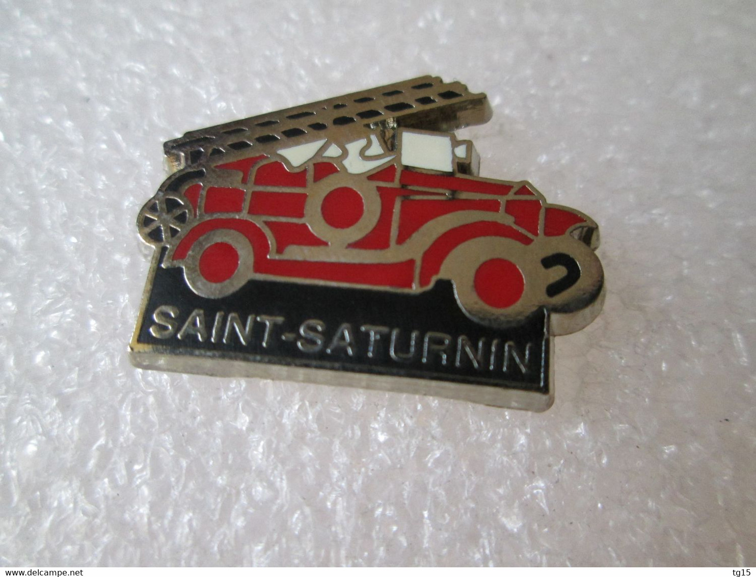 PIN'S    POMPIERS   SAINT  SATURNIN  Zamak - Pompiers