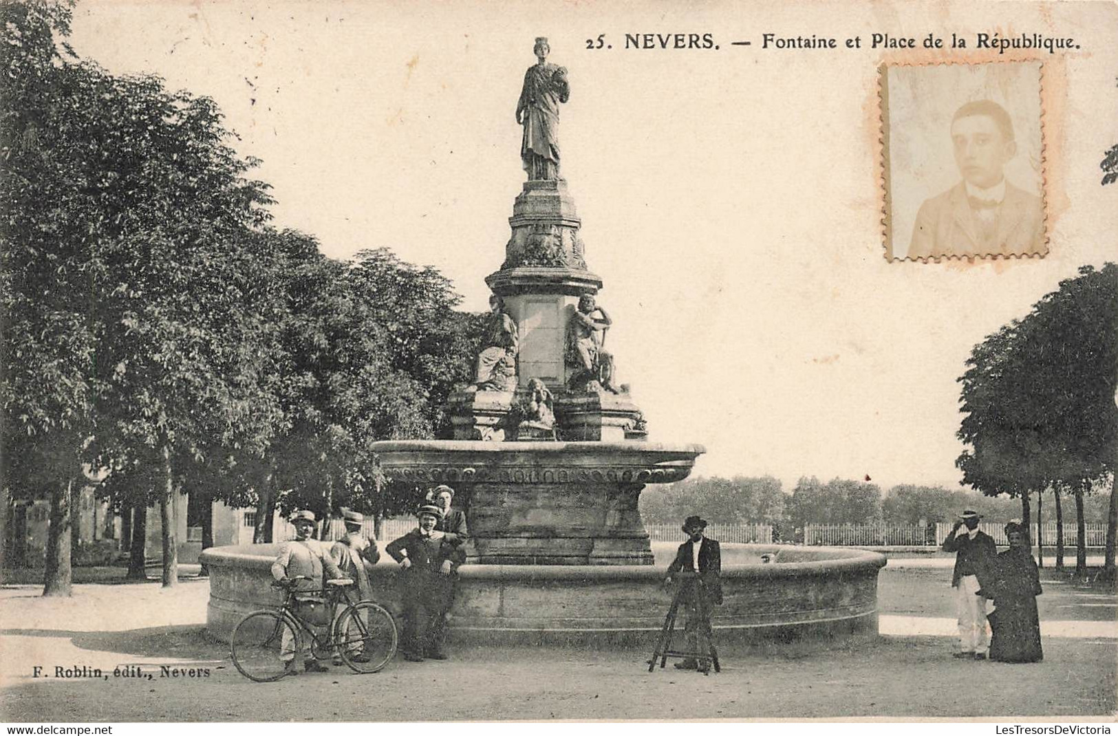 CPA De Nevers - Animé - Coté Vue Timbre Bien Représenté Avec Photographie - 5 Aout 1909 - Stamps (pictures)