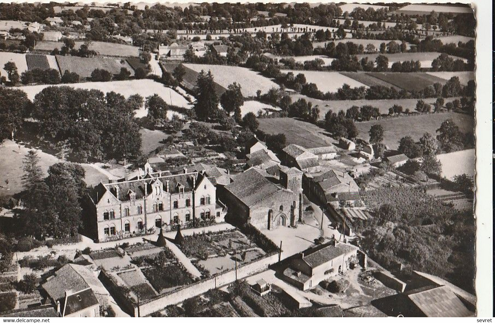 CERIZAY. - Vue Aérienne De L'Abbaye De Beauchêne. - CPM Tour Dentelé - Cerizay