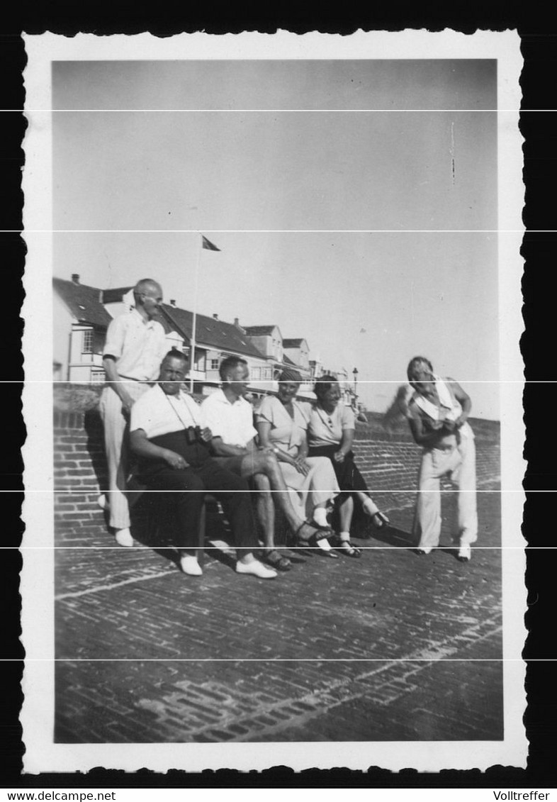 Orig. Foto 1935 Ortspartie Auf Norderney, Gruppenfoto Feine Gesellschaft - Wangerooge