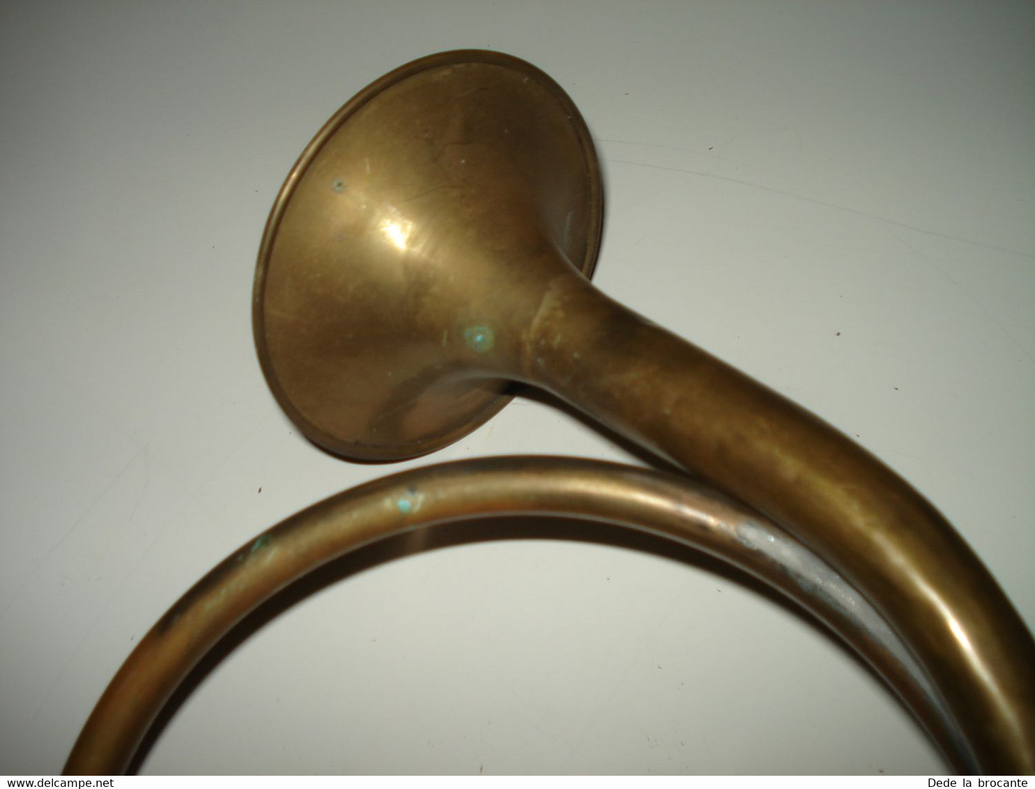 O3 / Lot De 2 Petits Cors De Chasse En Cuivre . Vènerie . Diamètre 20 Cm - Musikinstrumente