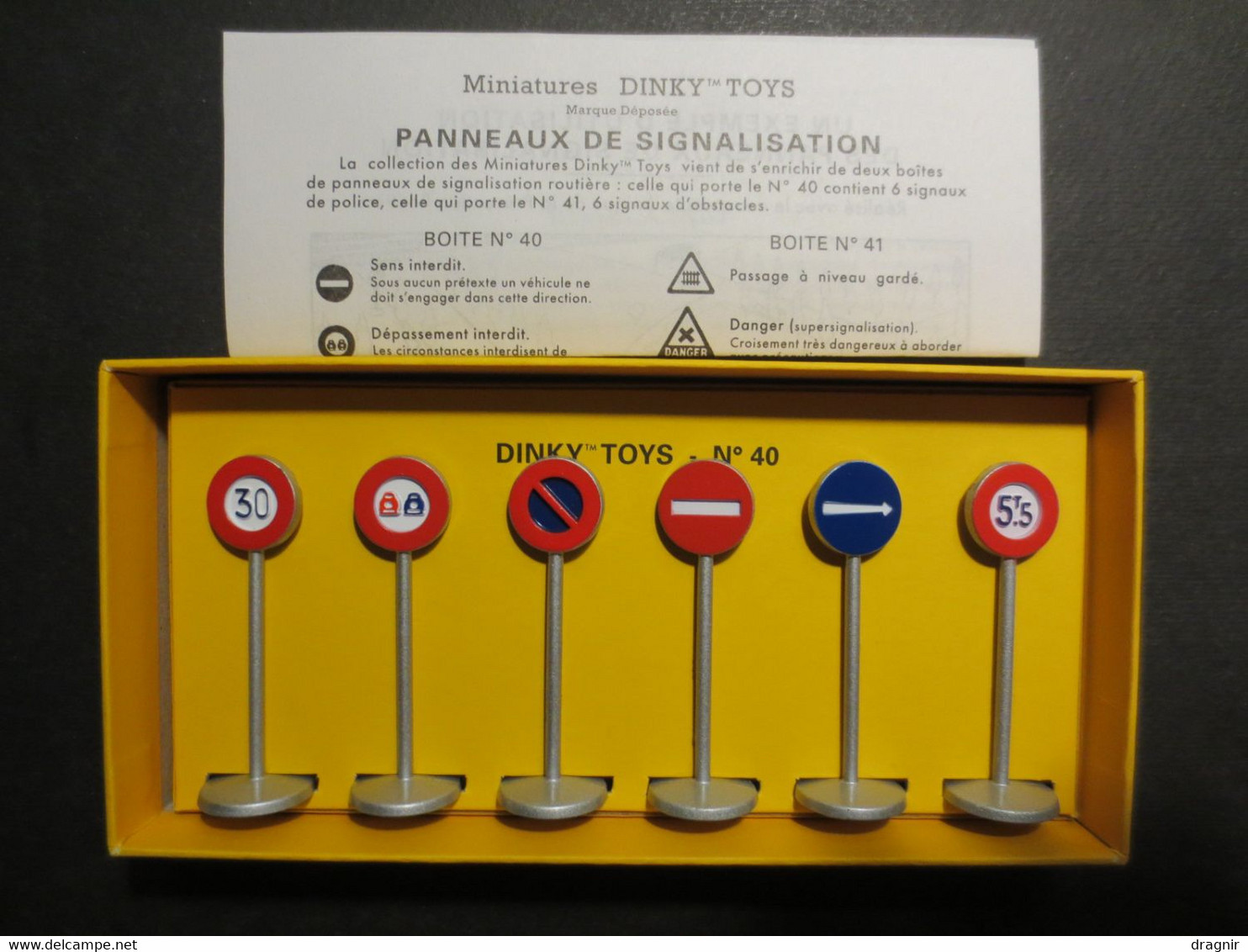 Dinky Toys - Panneaux De Signalisation Ville  N° 40 - Collections Atlas 2008 - Neuf - - Accessories