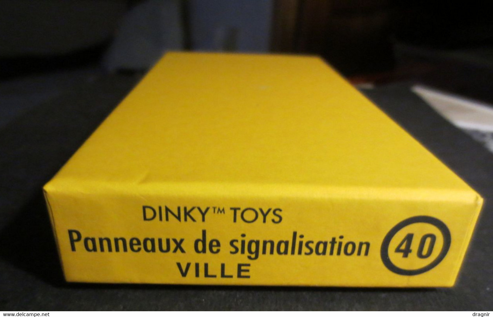 Dinky Toys - Panneaux De Signalisation Ville  N° 40 - Collections Atlas 2008 - Neuf - - Accessori