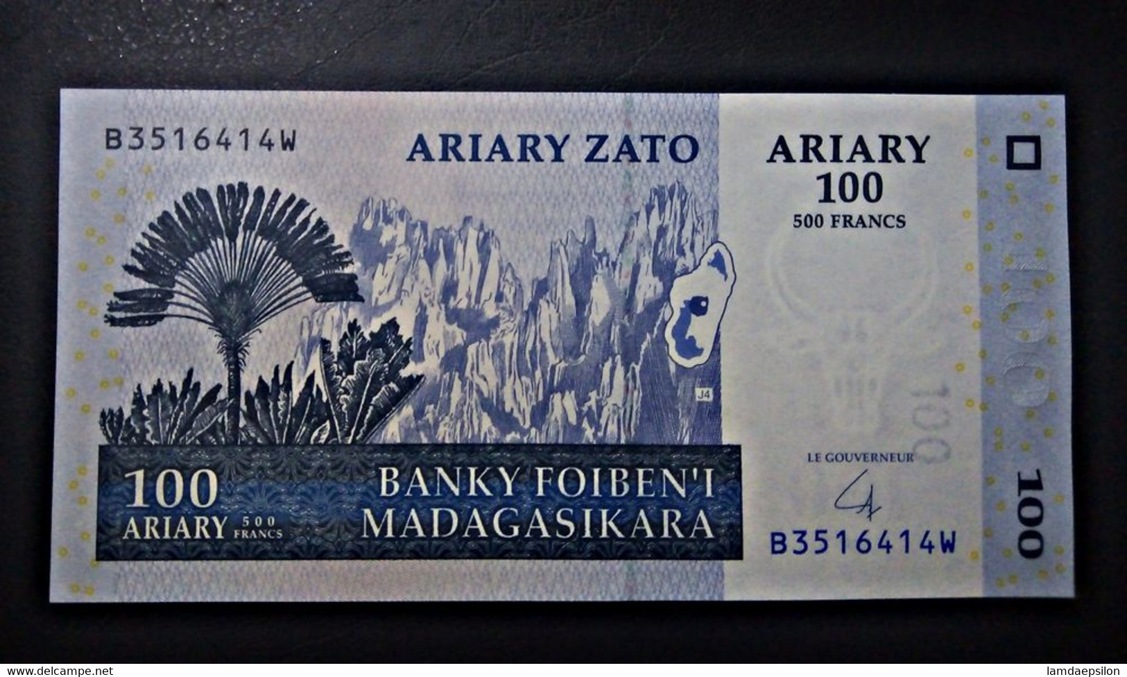 A5 MADAGASCAR  BILLETS DU MONDE WORLD BANKNOTES  100 ARIARY 2004 - Madagascar