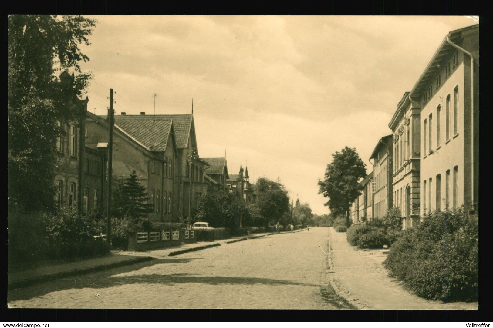 Orig. Foto AK Um 1960 Bützow In Mecklenburg, Blick In Die Gartenstraße - Bützow