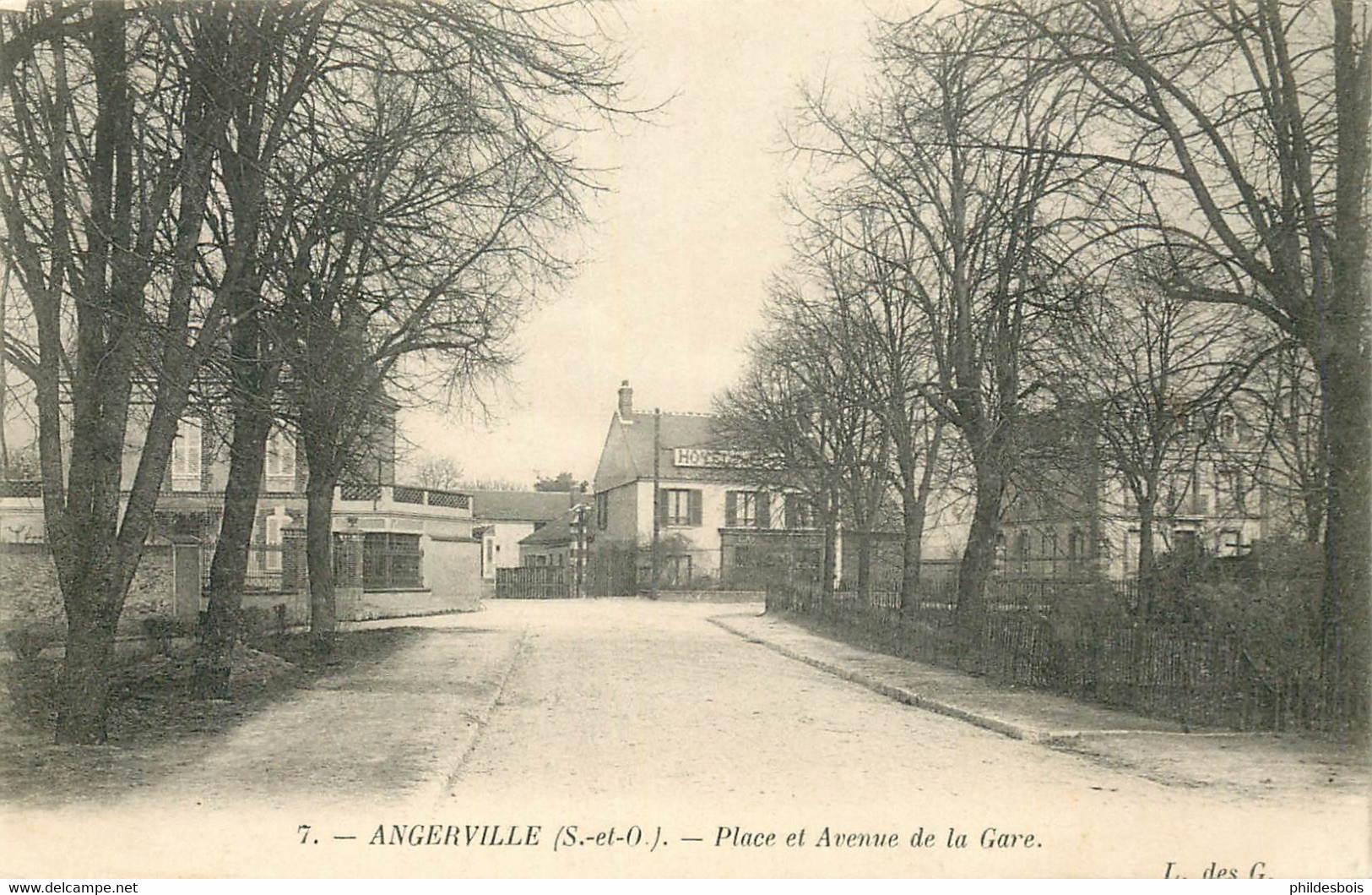 ESSONNE  ANGERVILLE  Place Et Avenue De La Gare - Angerville