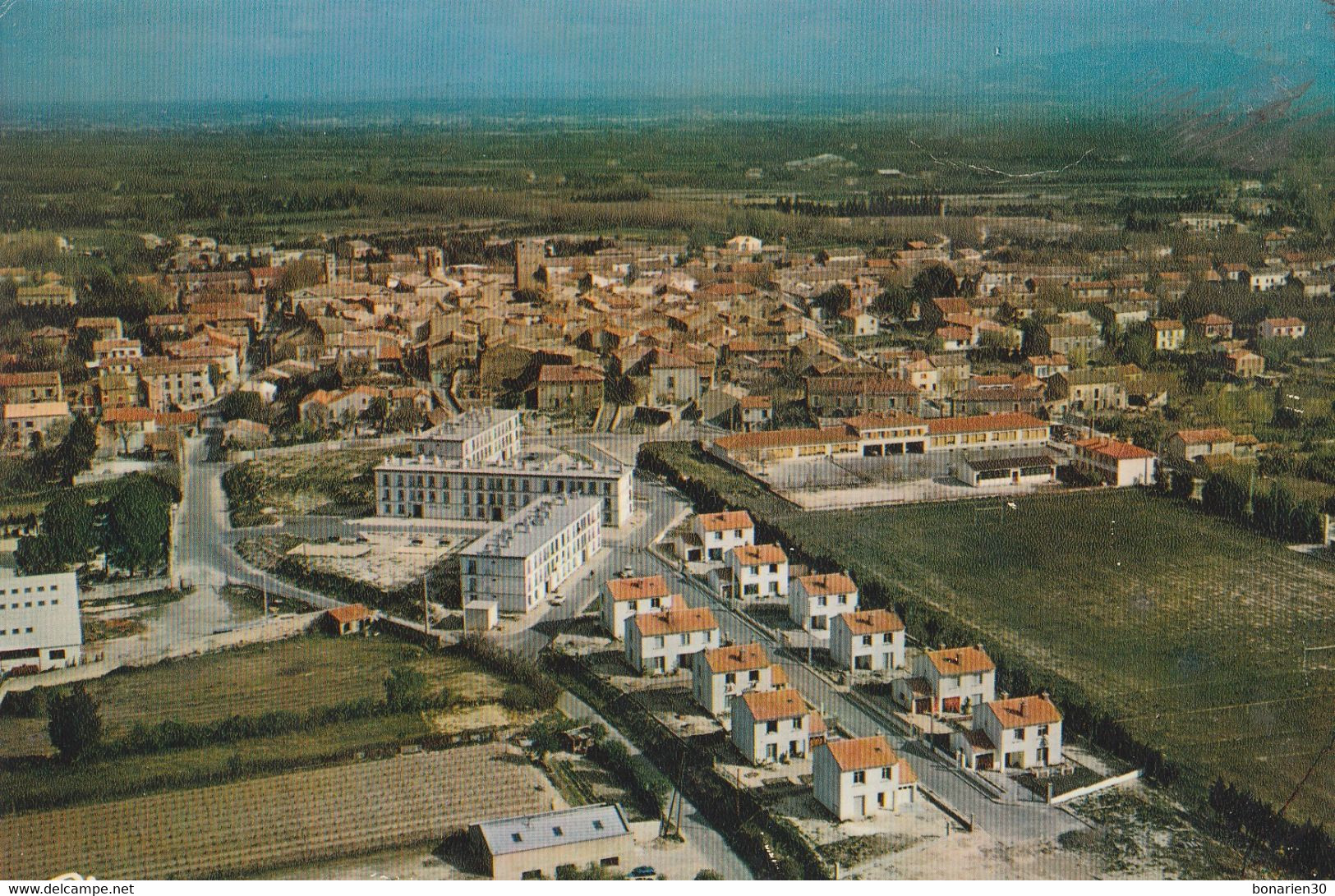 CPSM 84 ENTRAIGUES  VUE GENERALE  AERIENNE STADE DE RUGBY - Entraigue Sur Sorgue