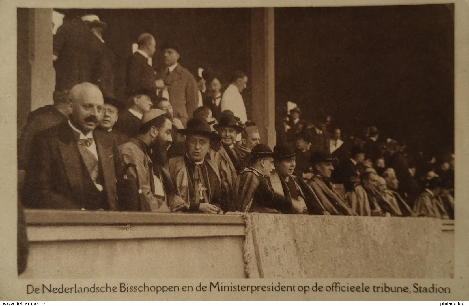 Amsterdam / Euch. Congres 1924 - Nederlandsche Bisschoppen En De Minister-president Op Off. Tribune - Stadion 1924? - Amsterdam