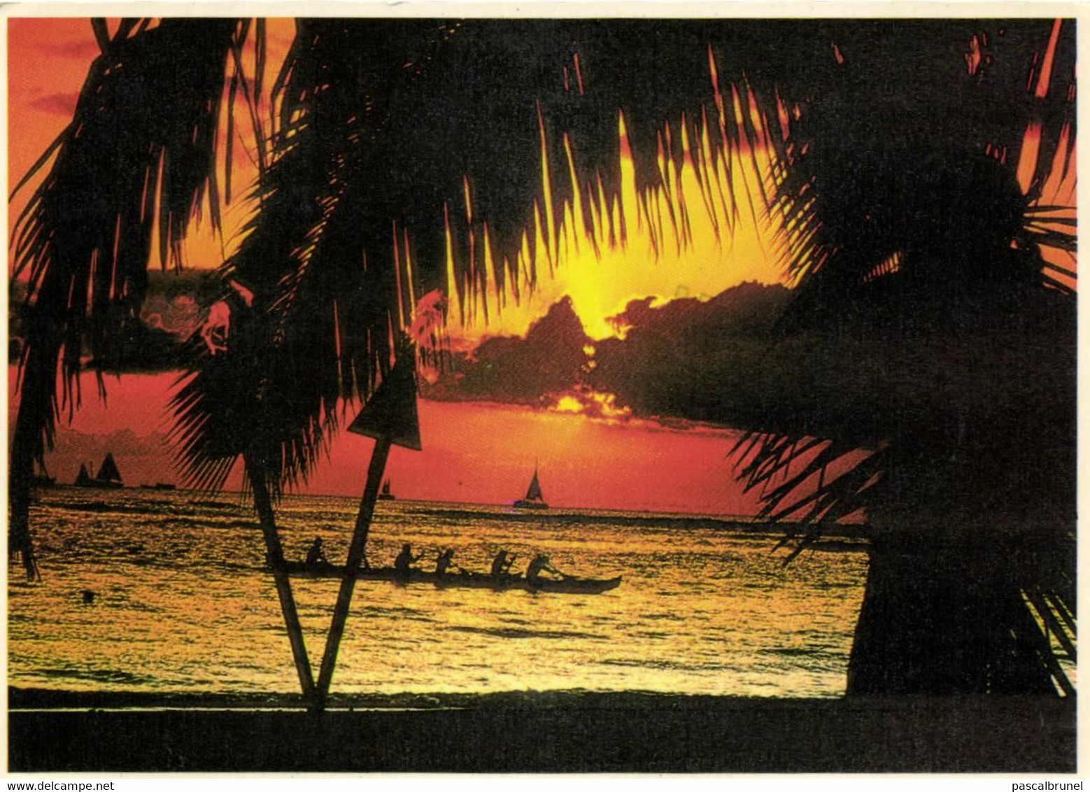HONOLULU - ANOTHER BEAUTIFUL SUNSET OFF OF WAIKIKI BEACH - Honolulu