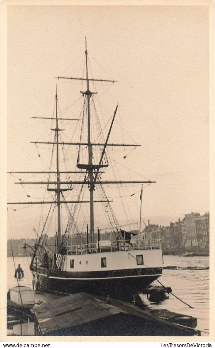 Photo D'un Bateau - Voilier Non Identifié - Amarré Au Port - 9x13.5cm - Barche