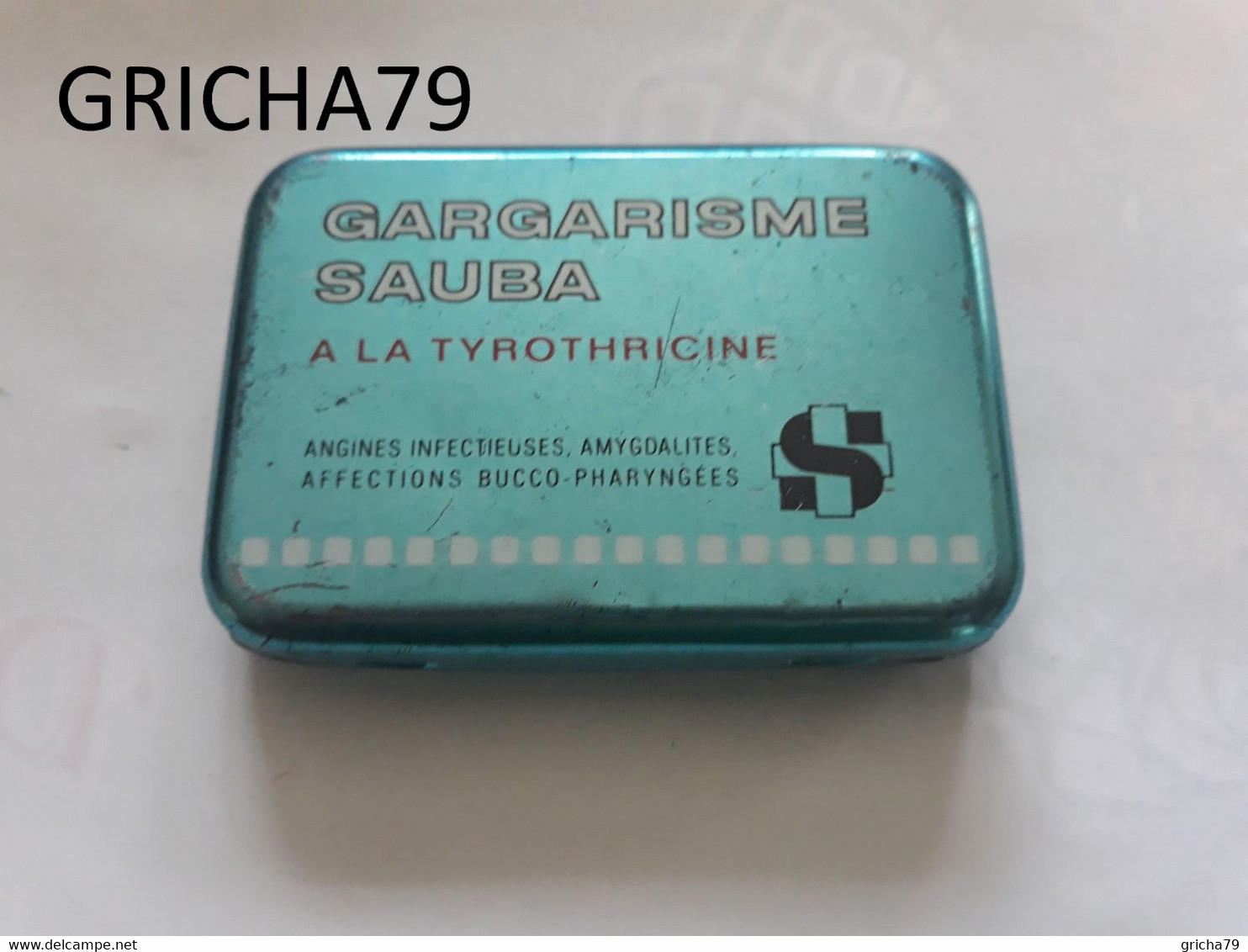 MEDECINE - BOITE METALLIQUE - GARGARISME SAUBA - LABORATOIRES SAUBA MONTREUIL - Medisch En Tandheelkundig Materiaal