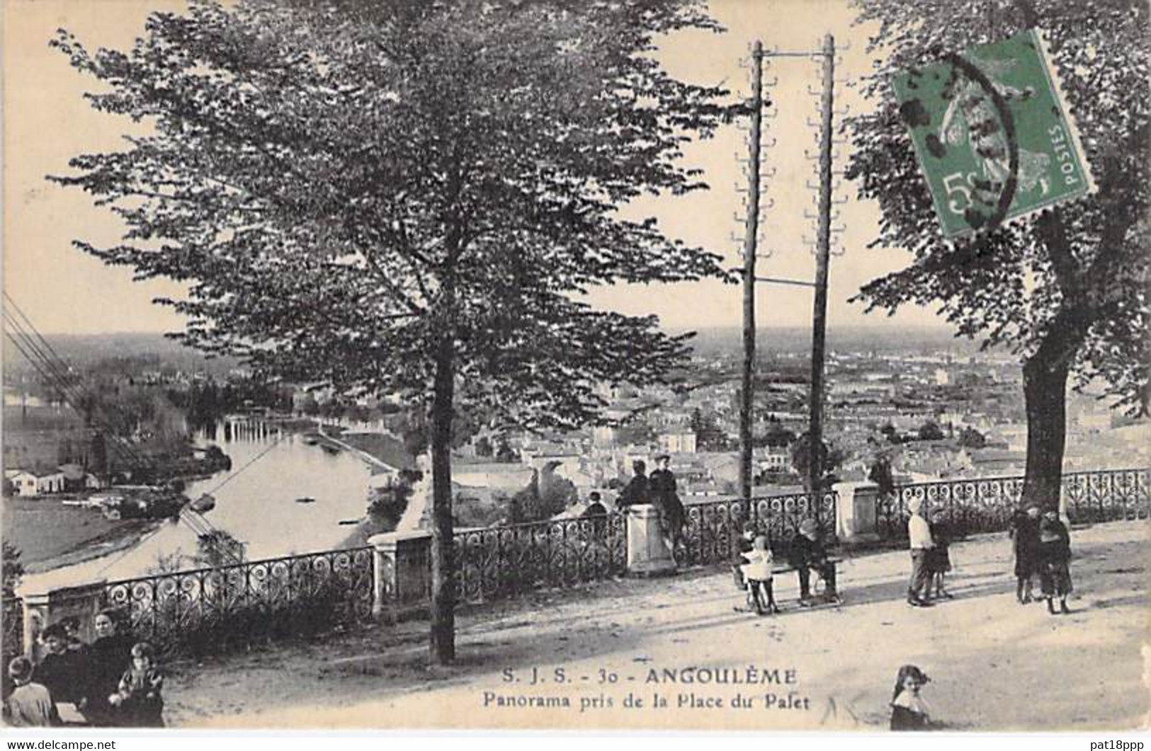 ** Lot De 2 CPA ** 16 - ANGOULEME : Faubourg L'Houmeau - Panorama Pris De La Place Du Palais - CPA - Charente - Angouleme