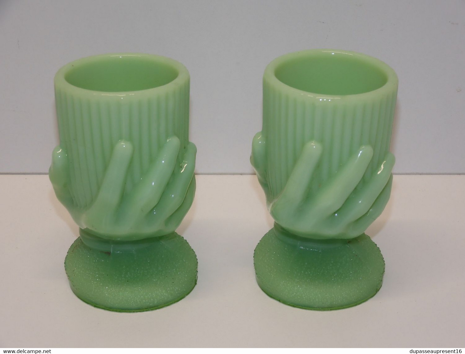 * 2 SUPERBES COQUETIERS PORTES PIQUES Ou Autre OPALINE VERTE PORTIEUX ?  E - Egg Cups