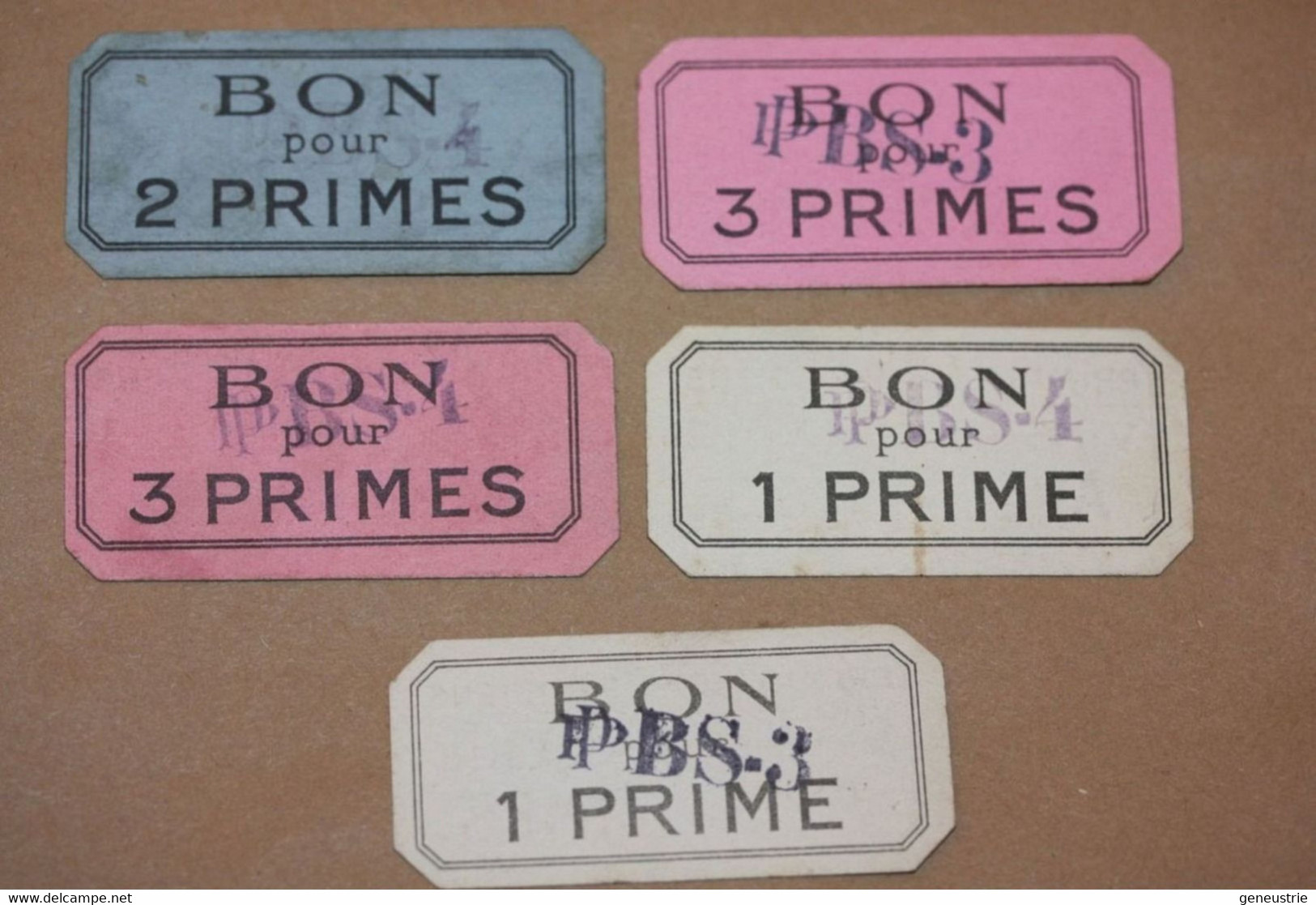 Lot Jetons Carton De Nécessité Paris "Bon Pour 1, 2 Et 5 Primes / Primistères Parisiens - Vins Et Epicerie Avec Primes" - Monétaires / De Nécessité
