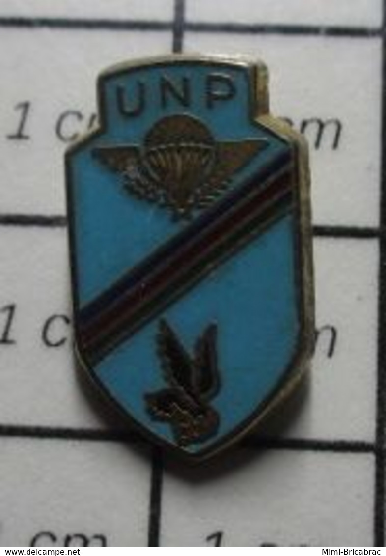 815c Pin's Pins / Beau Et Rare / THEME : SPORTS / PARACHUTISME UNP Par DUSEAUX De Vincennes - Paracaidismo