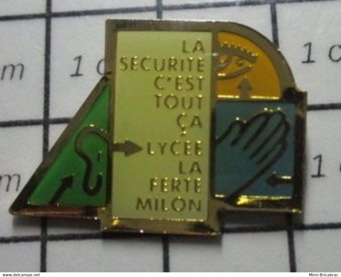1222 Pin's Pins / Beau Et Rare / THEME : ADMINISTRATIONS / LYCEE LA FERTE MILON LA SECURITE C'EST TOUT CA OEIL MAIN OREI - Administrations