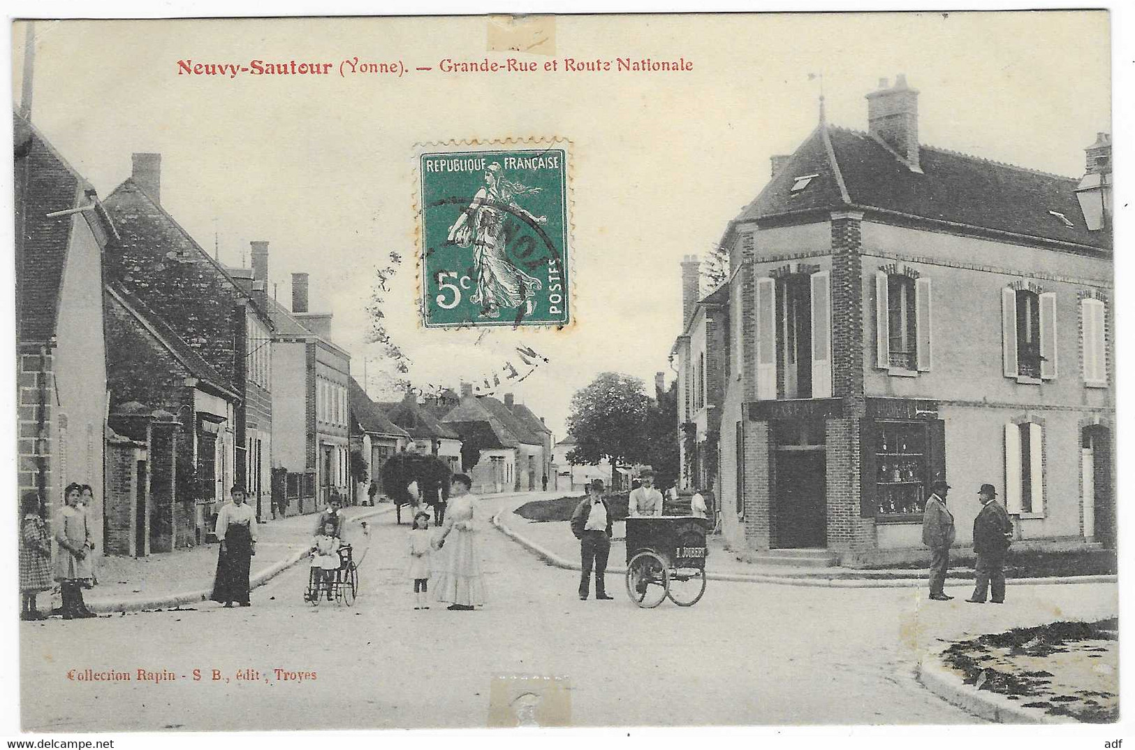 CPA ANIMEE NEUVY SAUTOUR, JOLIE ANIMATION DANS LA GRANDE RUE ET ROUTE NATIONALE, MARCHAND AMBULANT, YONNE 89 - Neuvy Sautour