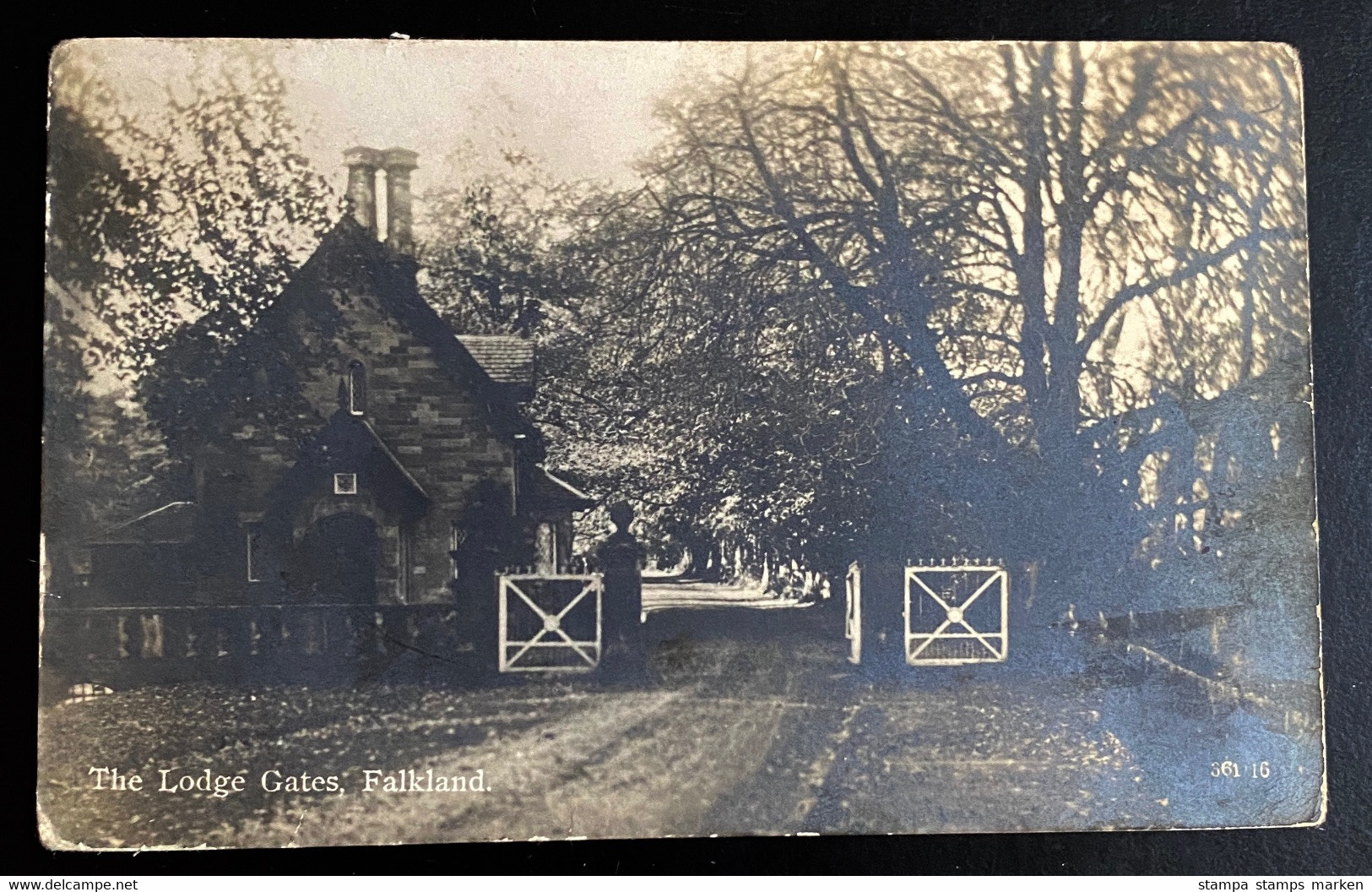 AK Falkland The Lodge Gates Ca. 1940 Nicht Gelaufen - Falkland Islands