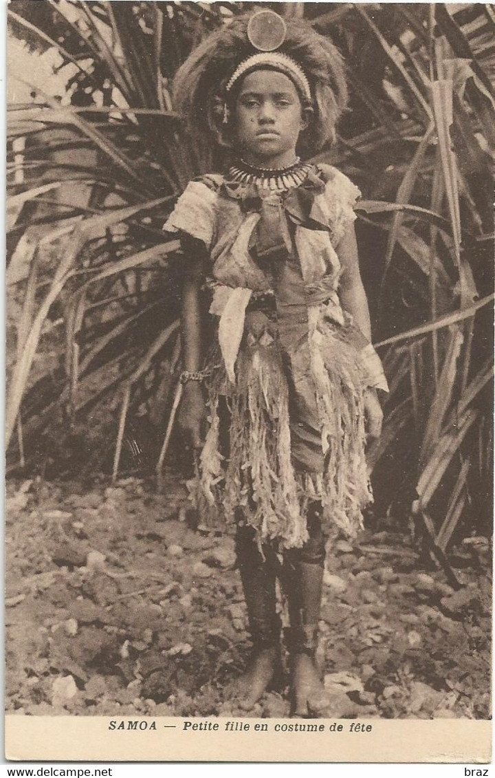 CPA Samoa Petite Fille En Costume De Fête - Samoa