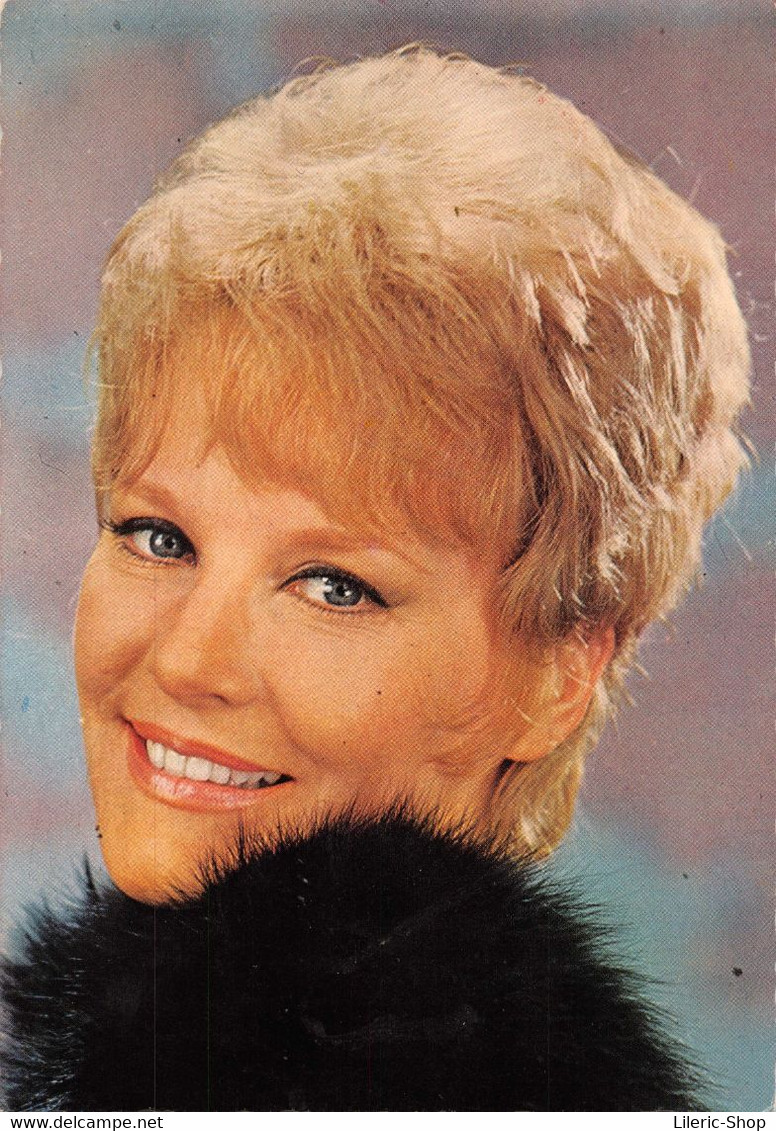 PETULA CLARK British Female Solo Recording Artist - Singer, Actress And Composer ♥♥♥ - Musique Et Musiciens