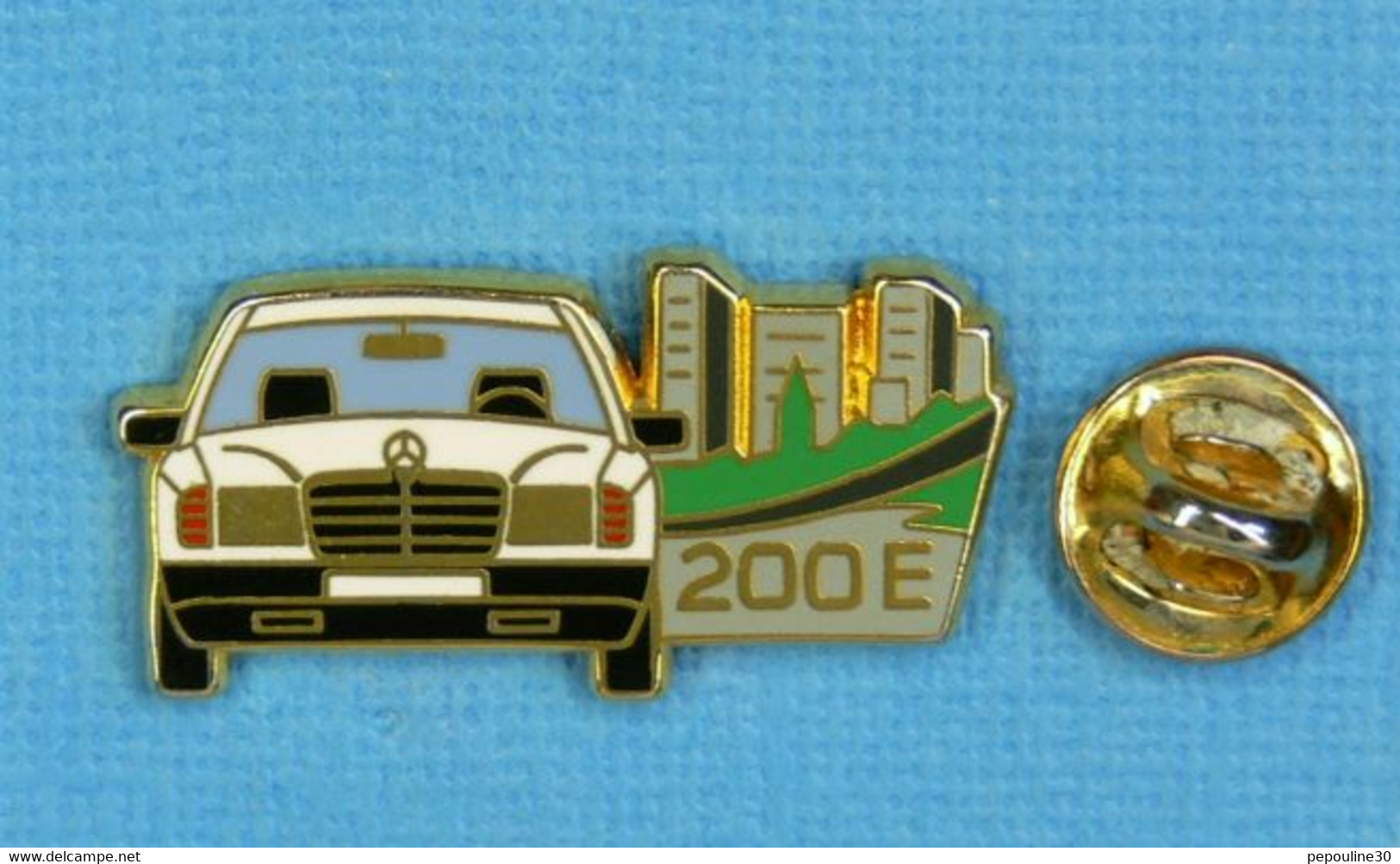 1 PIN'S //  ** MERCEDES BENZ 200 E BERLINE ** . (A.Bertrand Paris) - Mercedes