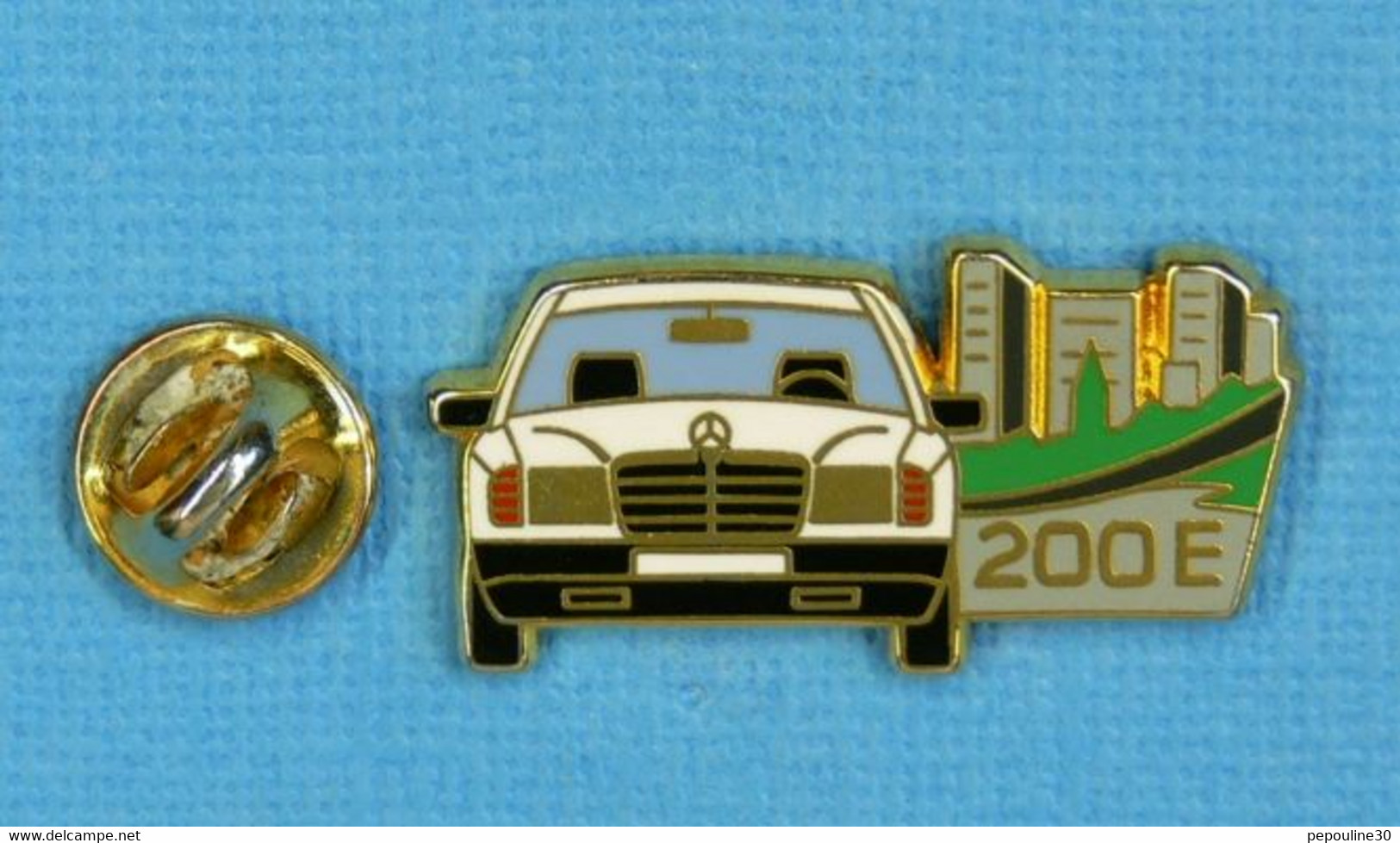 1 PIN'S //  ** MERCEDES BENZ 200 E BERLINE ** . (A.Bertrand Paris) - Mercedes