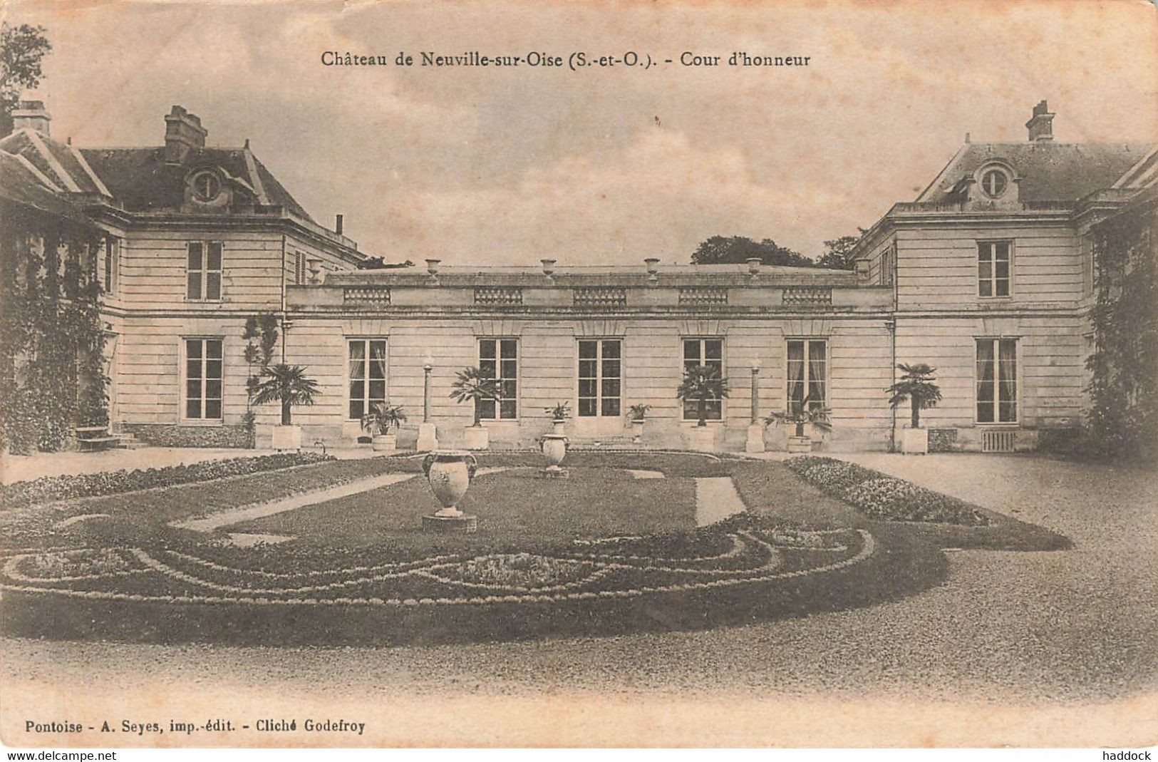 NEUVILLE SUR OISE : CHATEAU - COUR D'HONNEUR - Neuville-sur-Oise