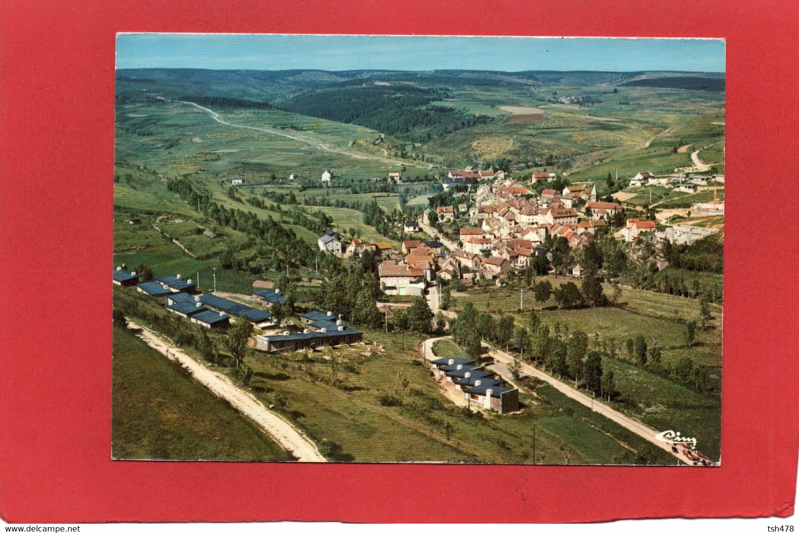 48---LE BLEYMARD---vue Générale Aérienne, Au Premier Plan Le Village De Vacances Au Fond, L'hôtel...---voir 2 Scans - Le Bleymard