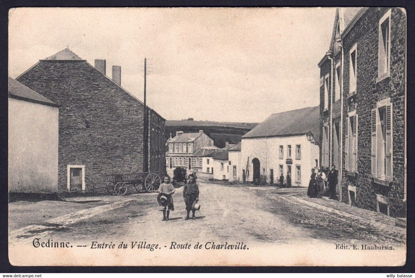 +++ CPA - GODINNE - Entrée Du Village - Route De Charleville   // - Yvoir